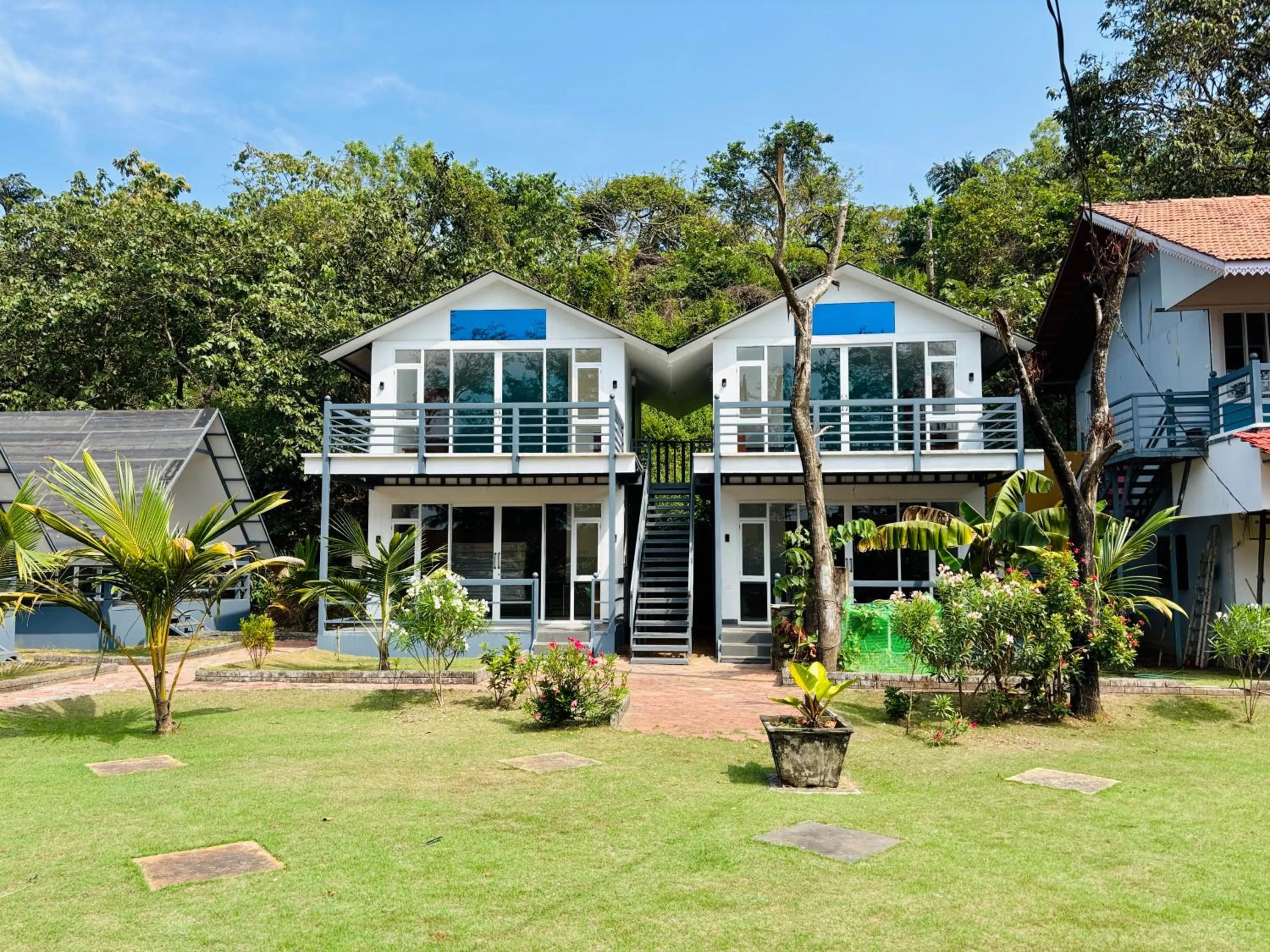 Property building in Peace Garden Beach Resort