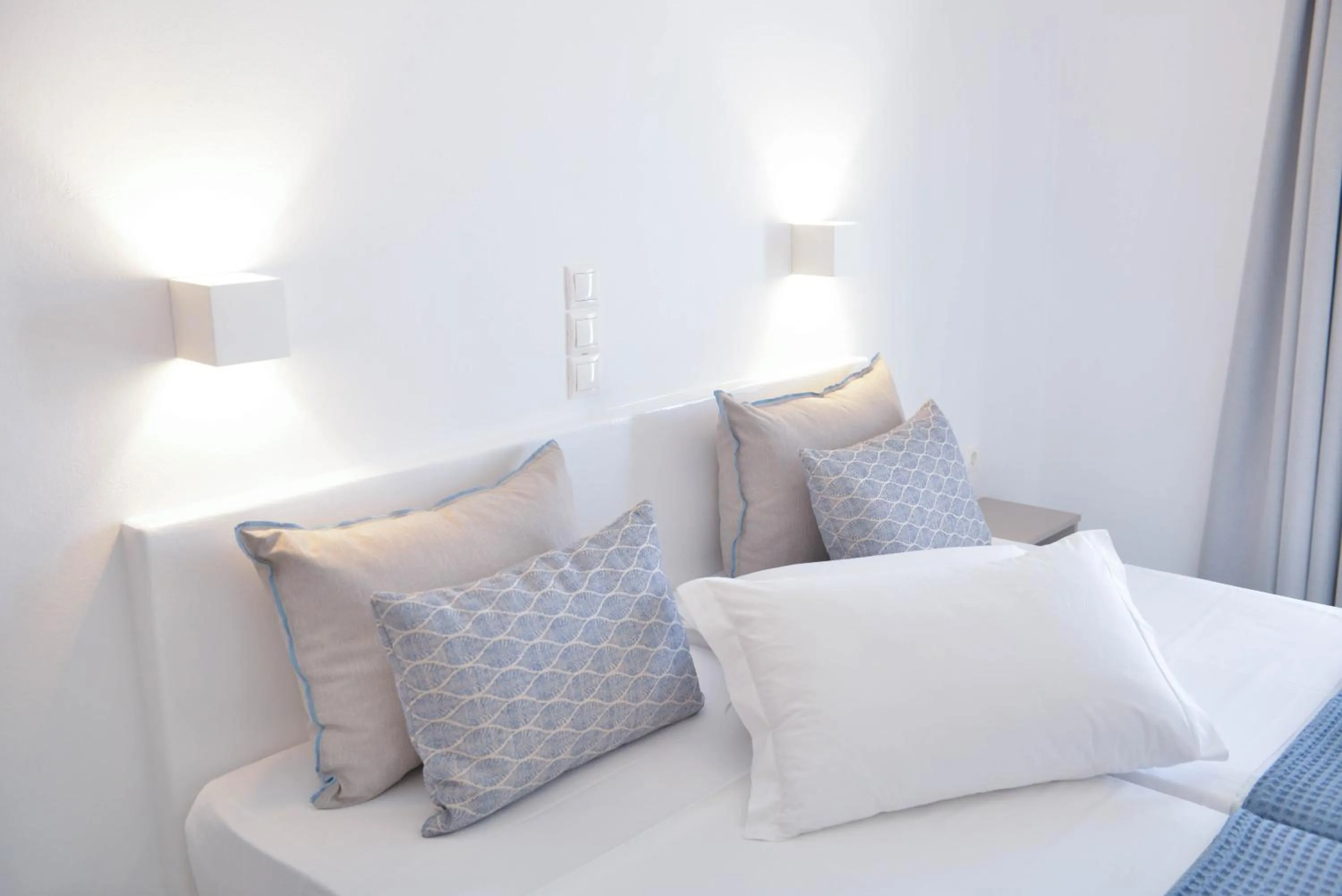 Bed in Paradise Studios