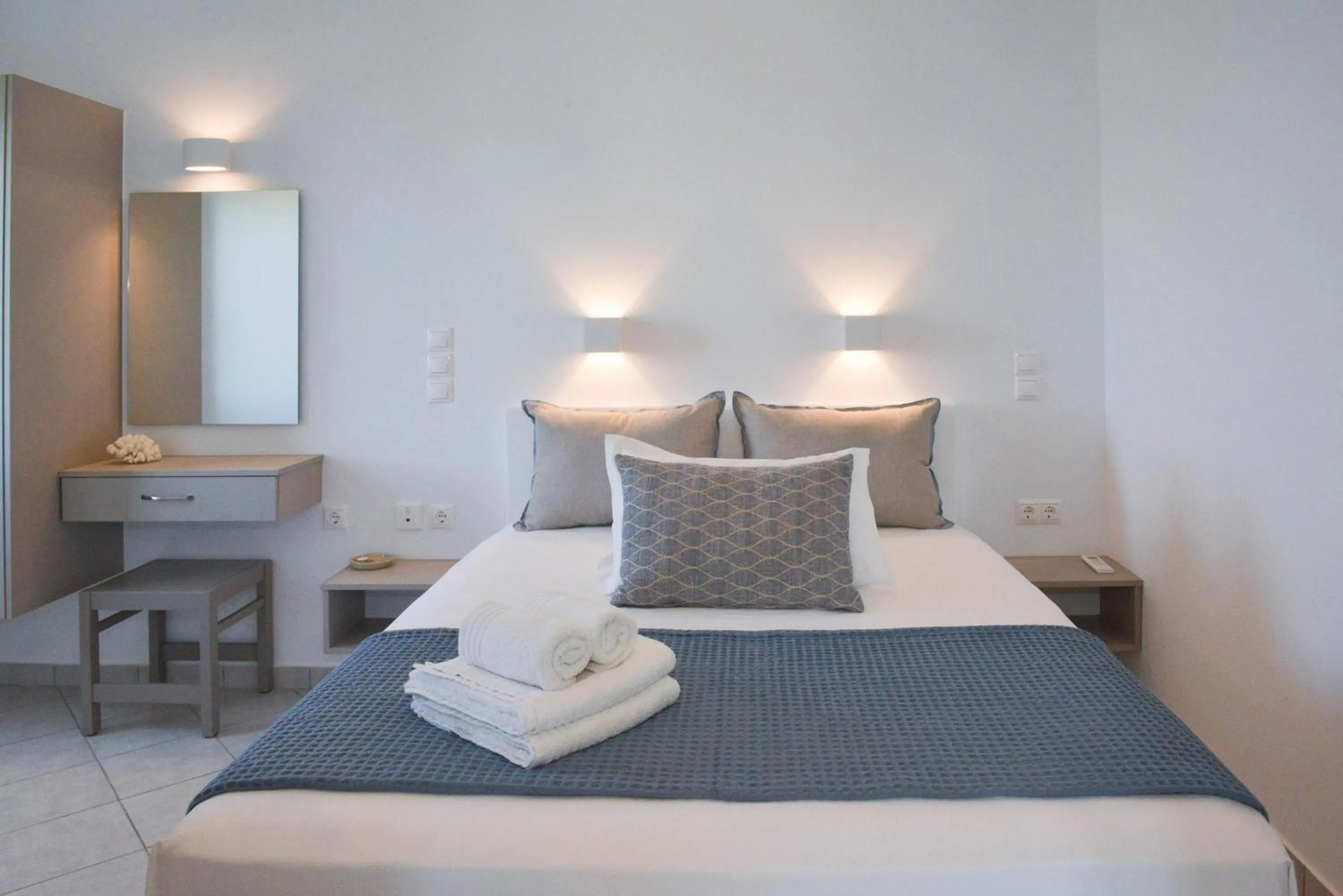 Bed in Paradise Studios