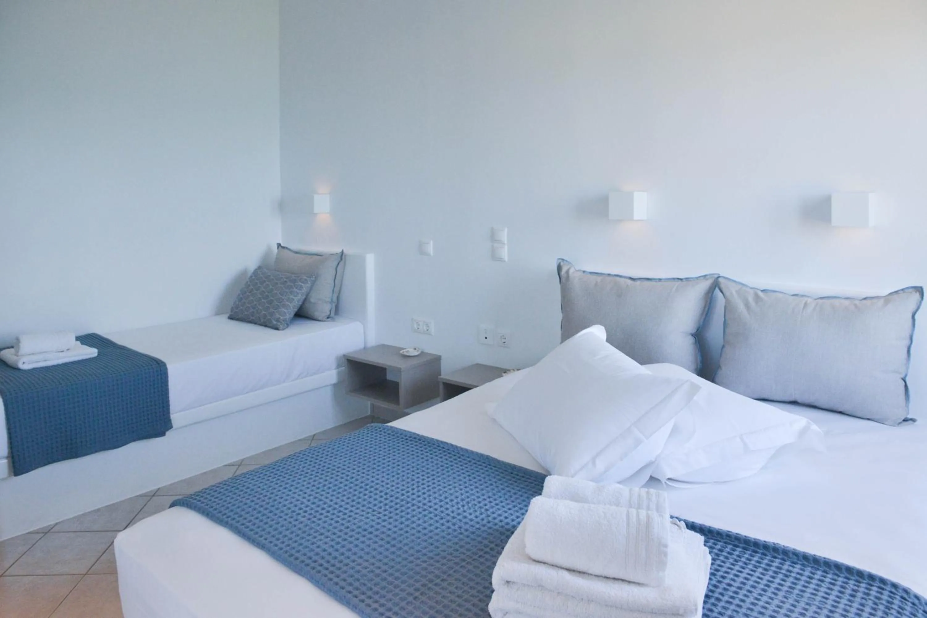 Bed in Paradise Studios