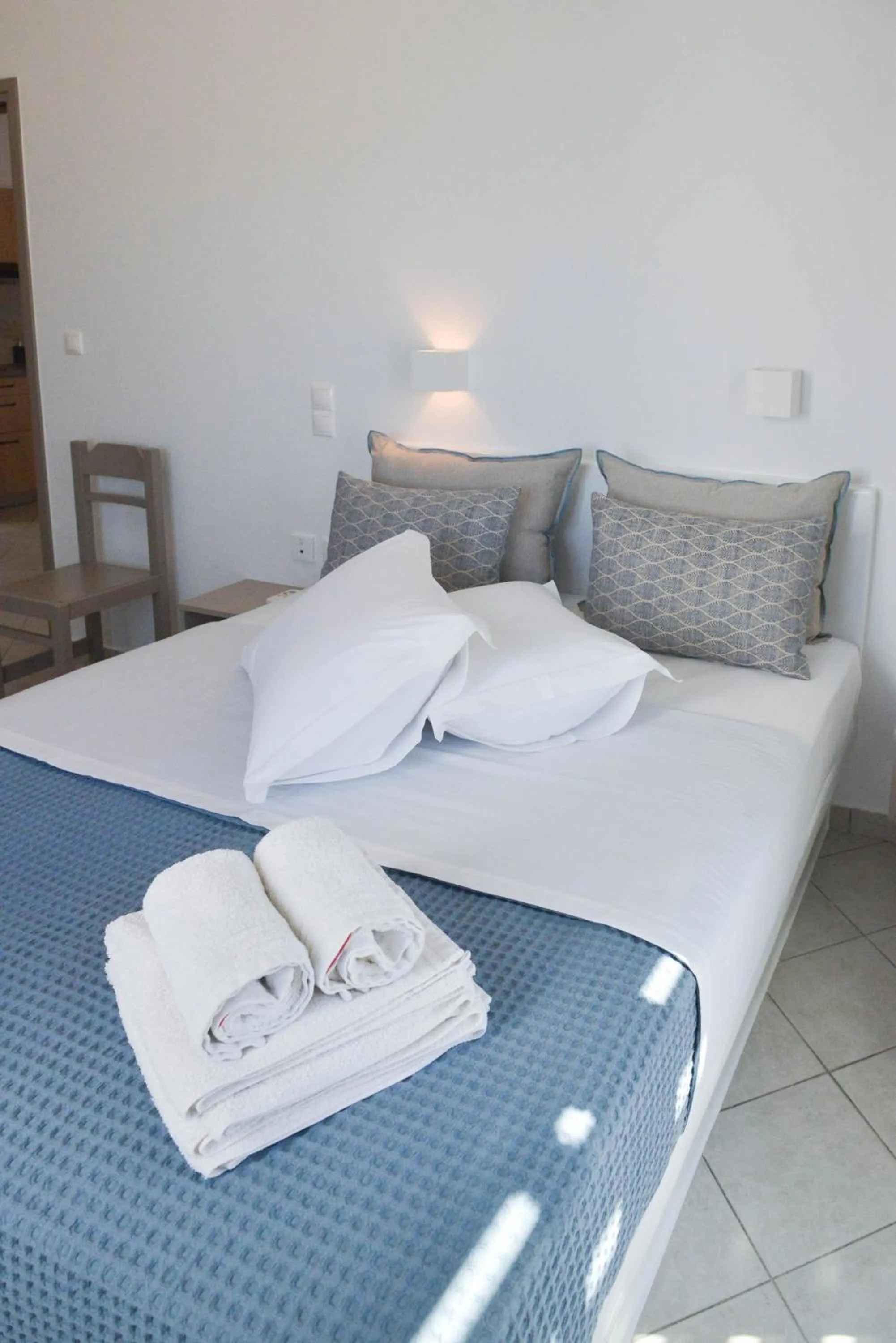 Bed in Paradise Studios