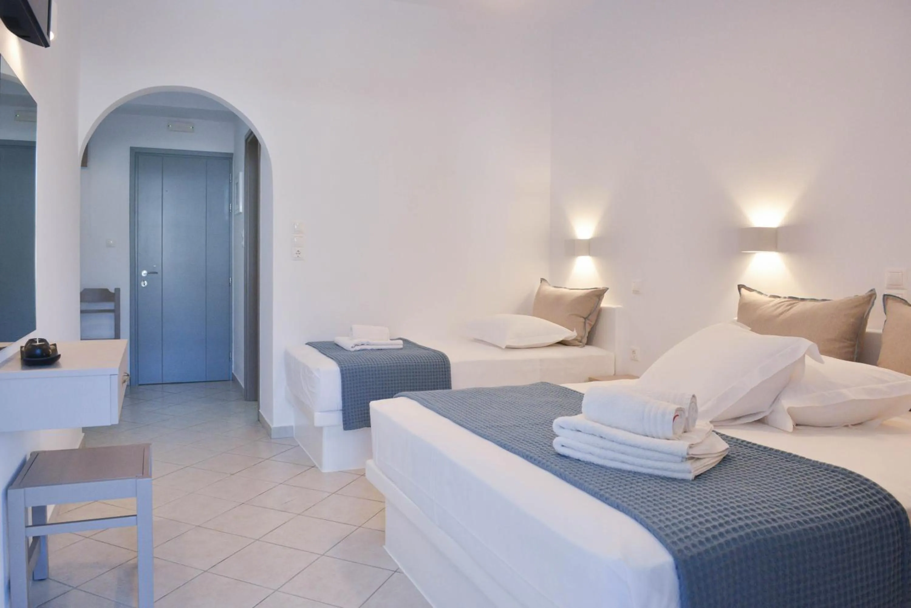 Bed in Paradise Studios