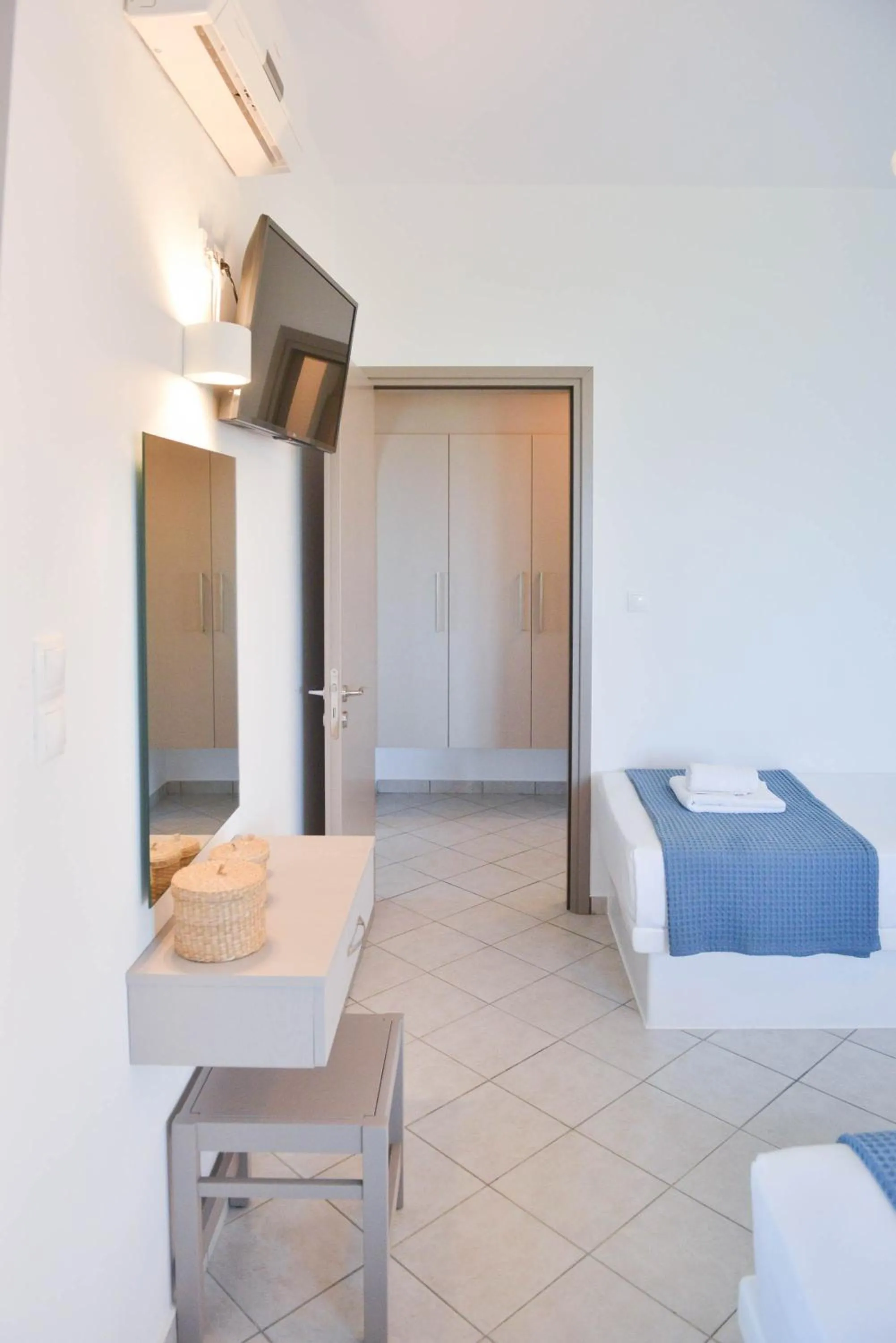 Bed in Paradise Studios