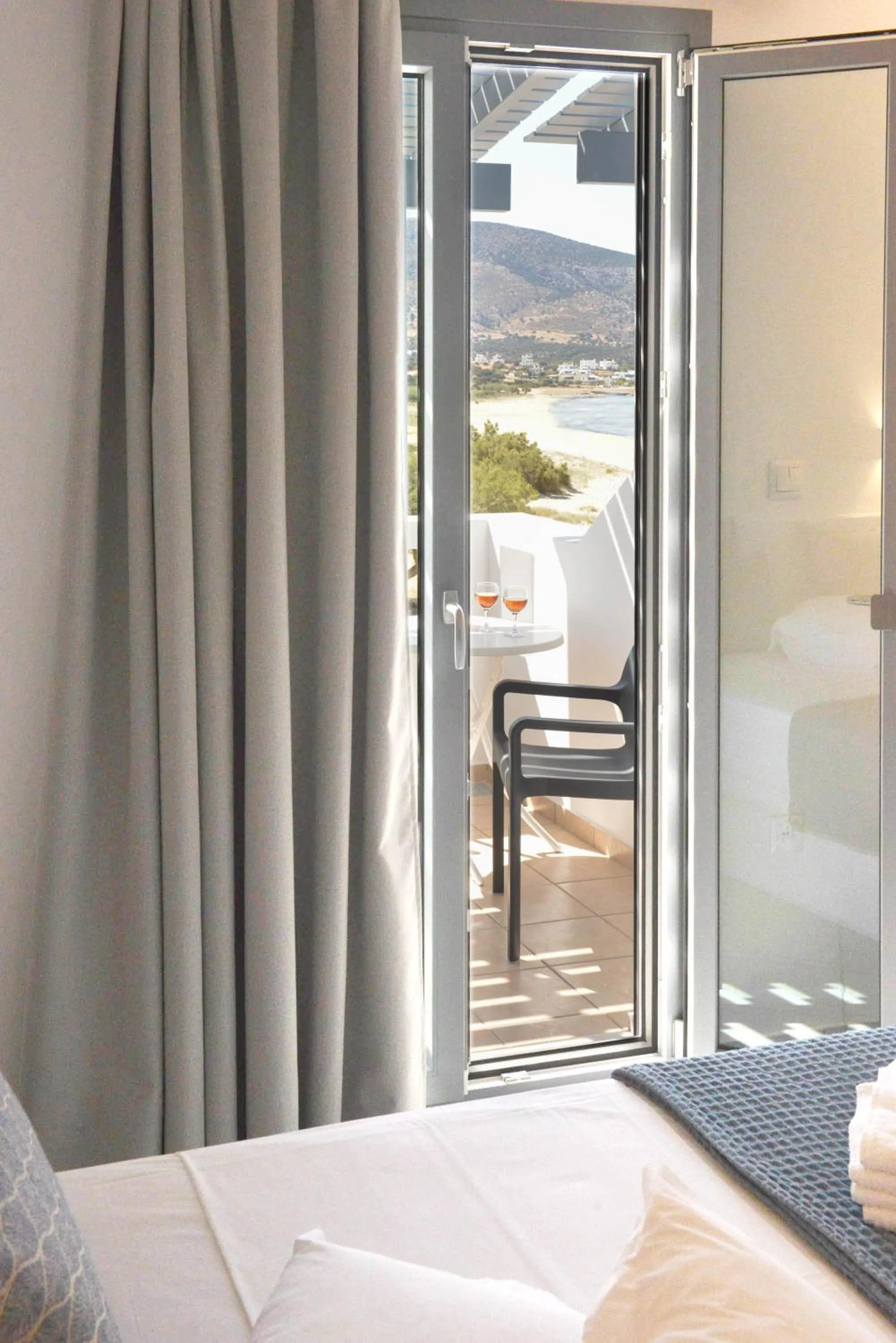 Bed in Paradise Studios