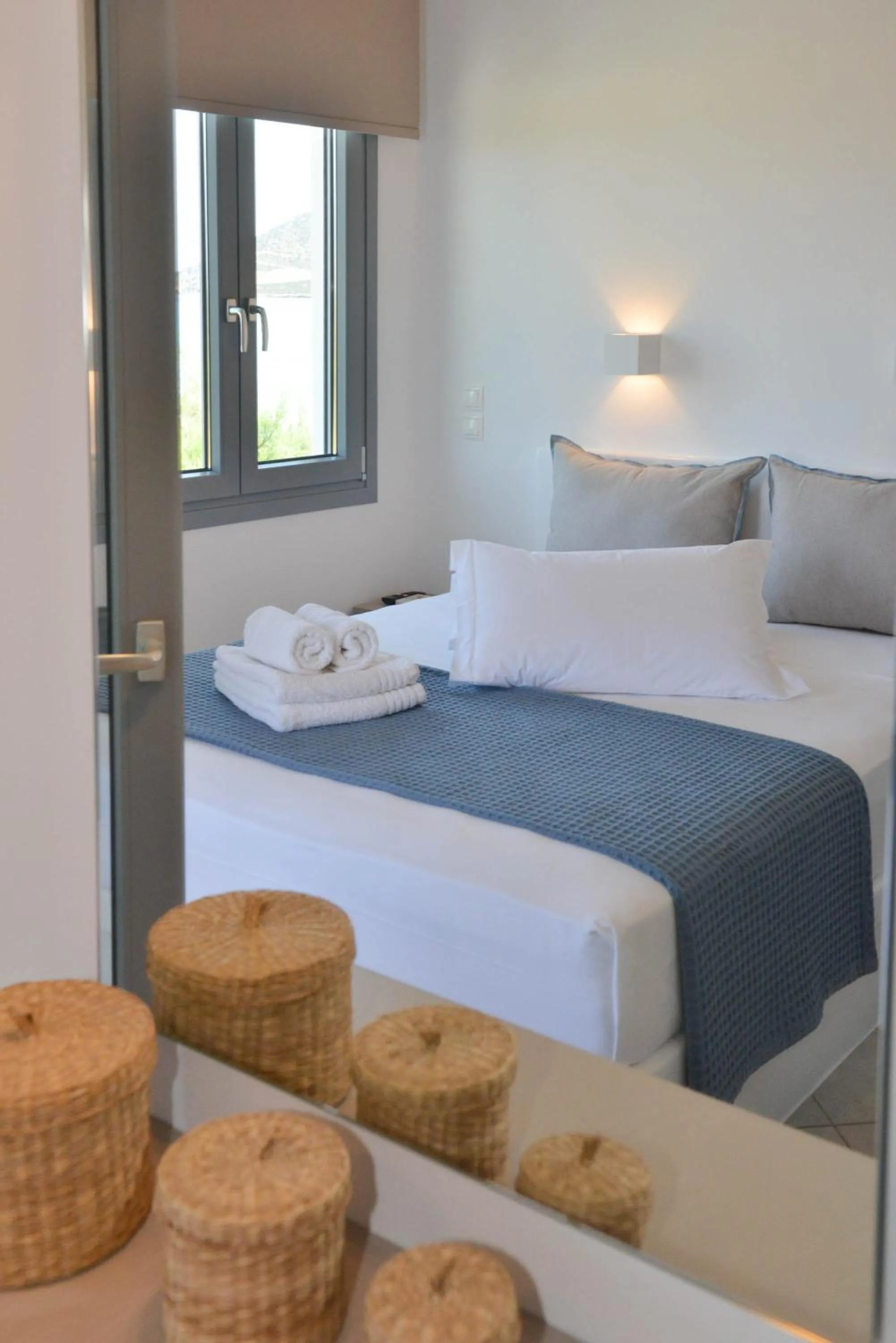 Bed in Paradise Studios