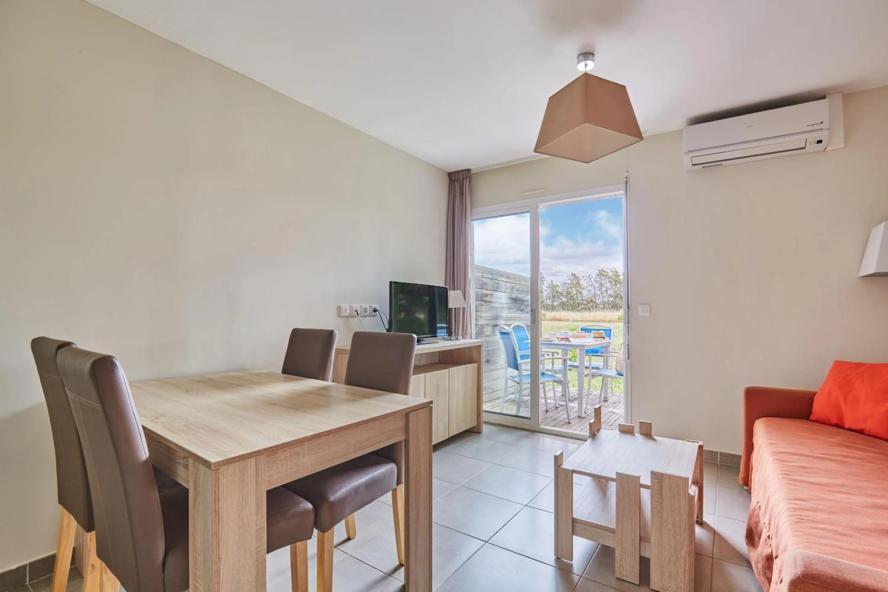 Dining area in Résidence Odalys Côté Canal