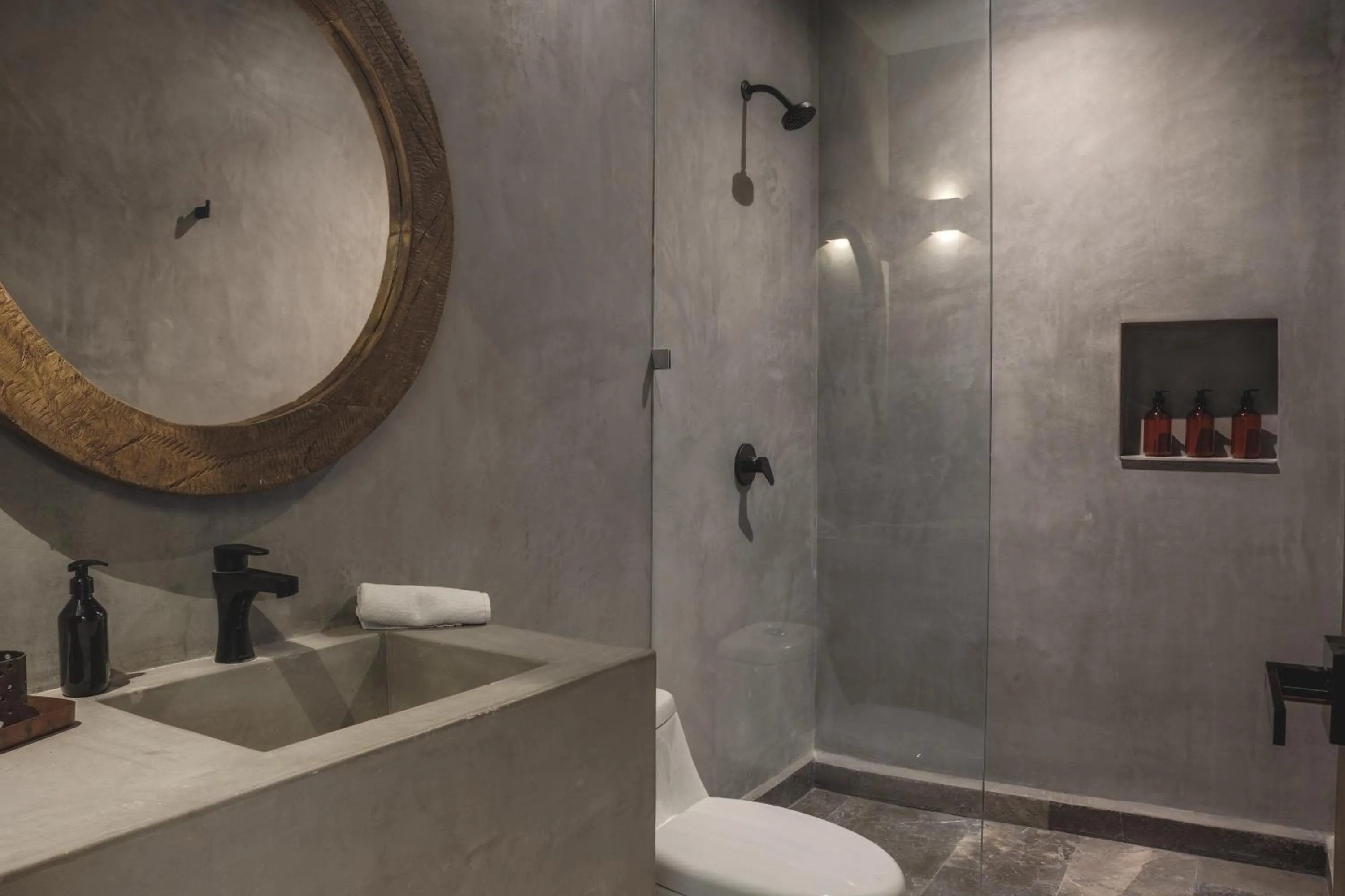 Shower in Urbano by Sundara