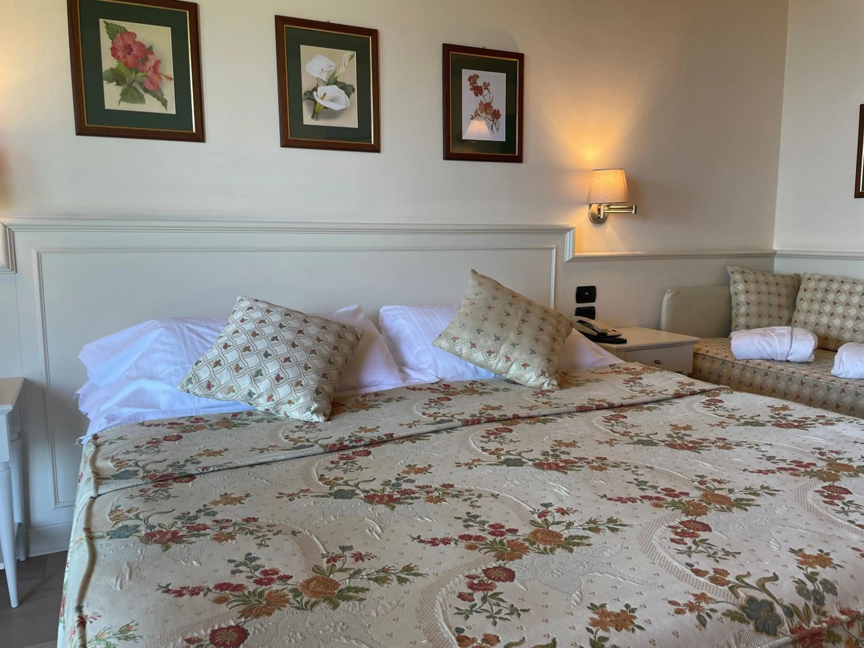 Bed in Romantik Hotel Relais Mirabella Iseo