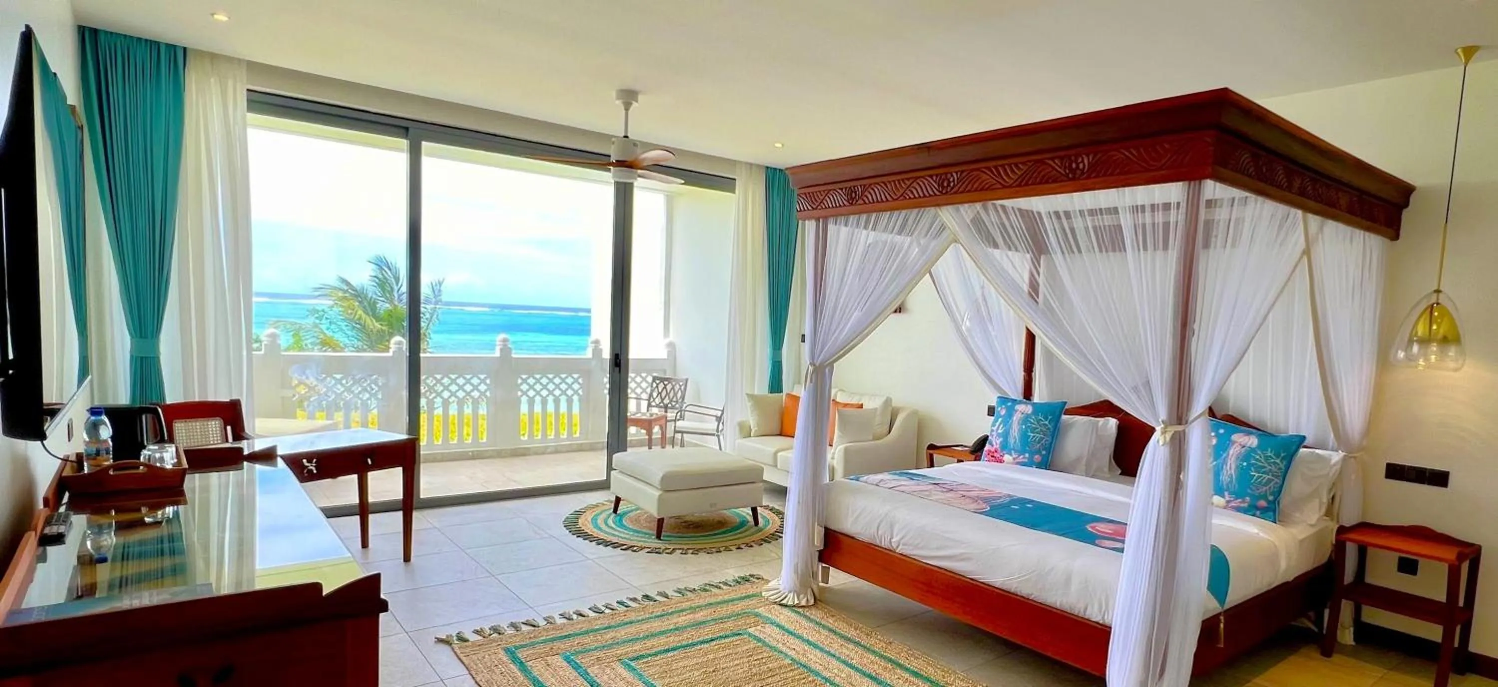 Balcony/Terrace, Bed in Shukran Palace