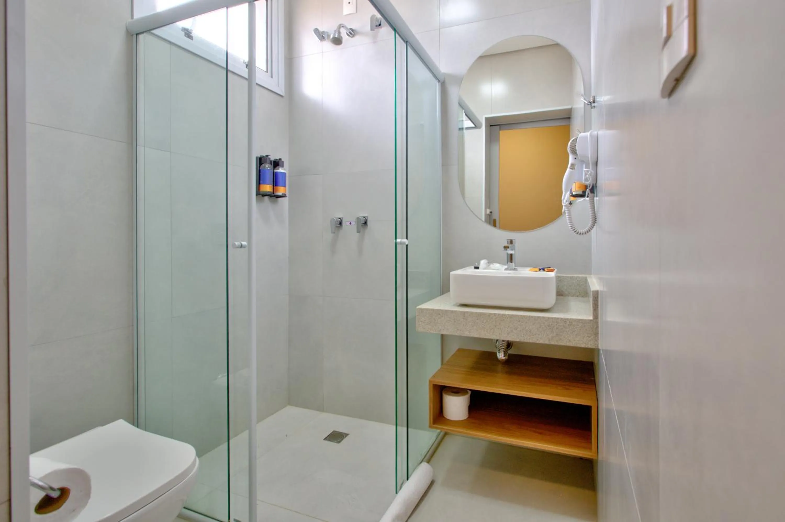 Toilet in Comfort Hotel Serra da Canastra