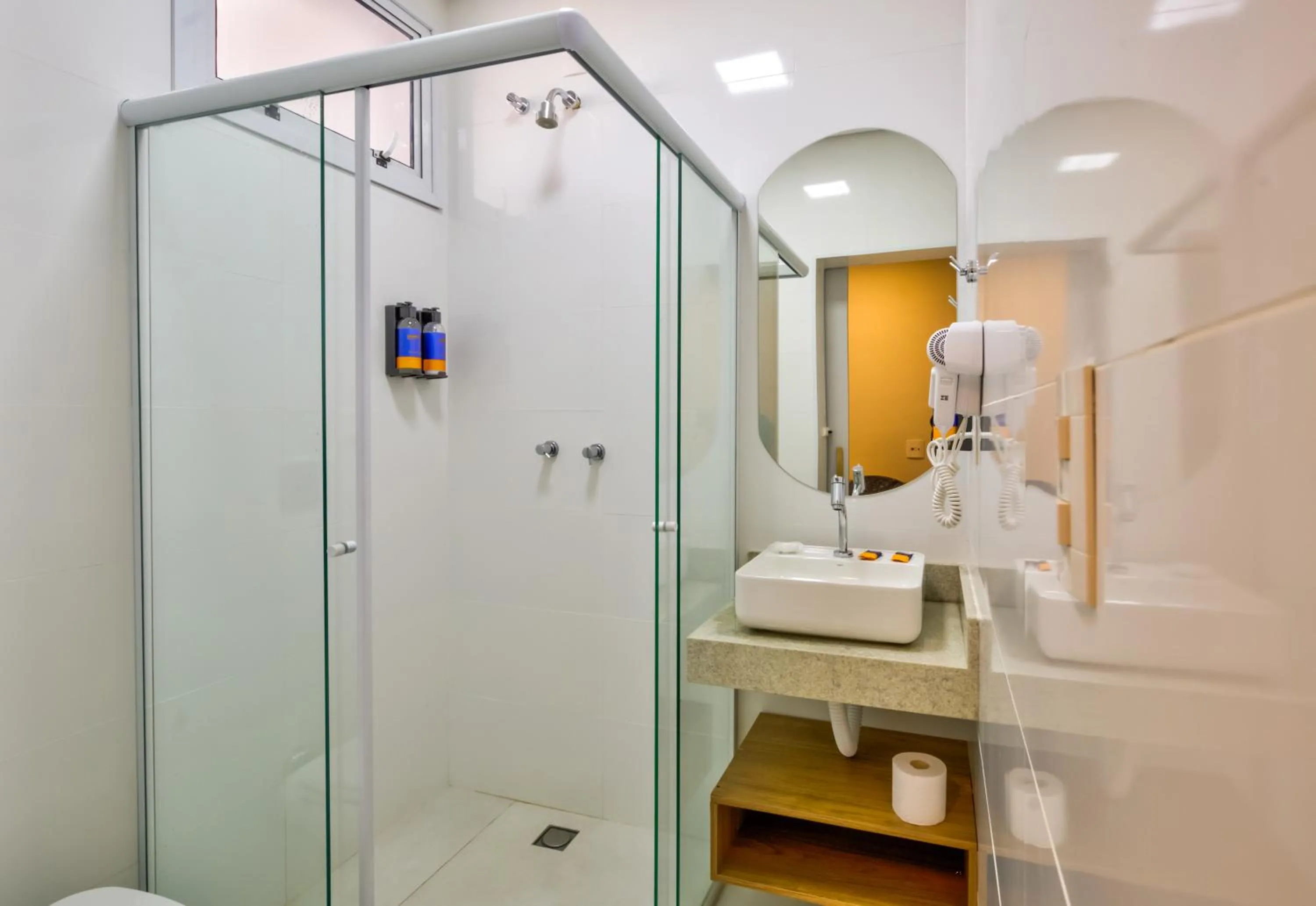 Shower in Comfort Hotel Serra da Canastra