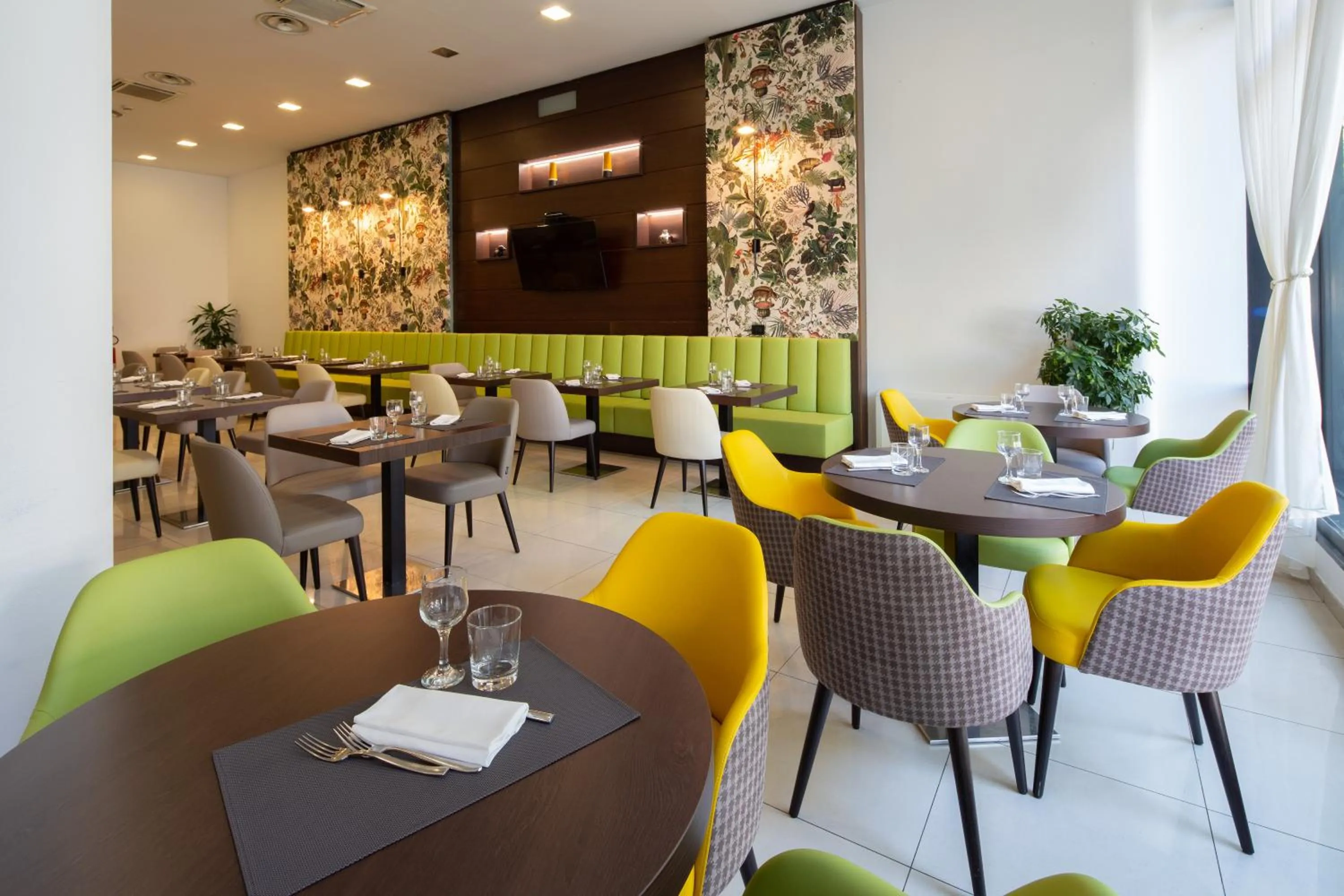 Restaurant/places to eat in Holiday Inn Turin Corso Francia by IHG