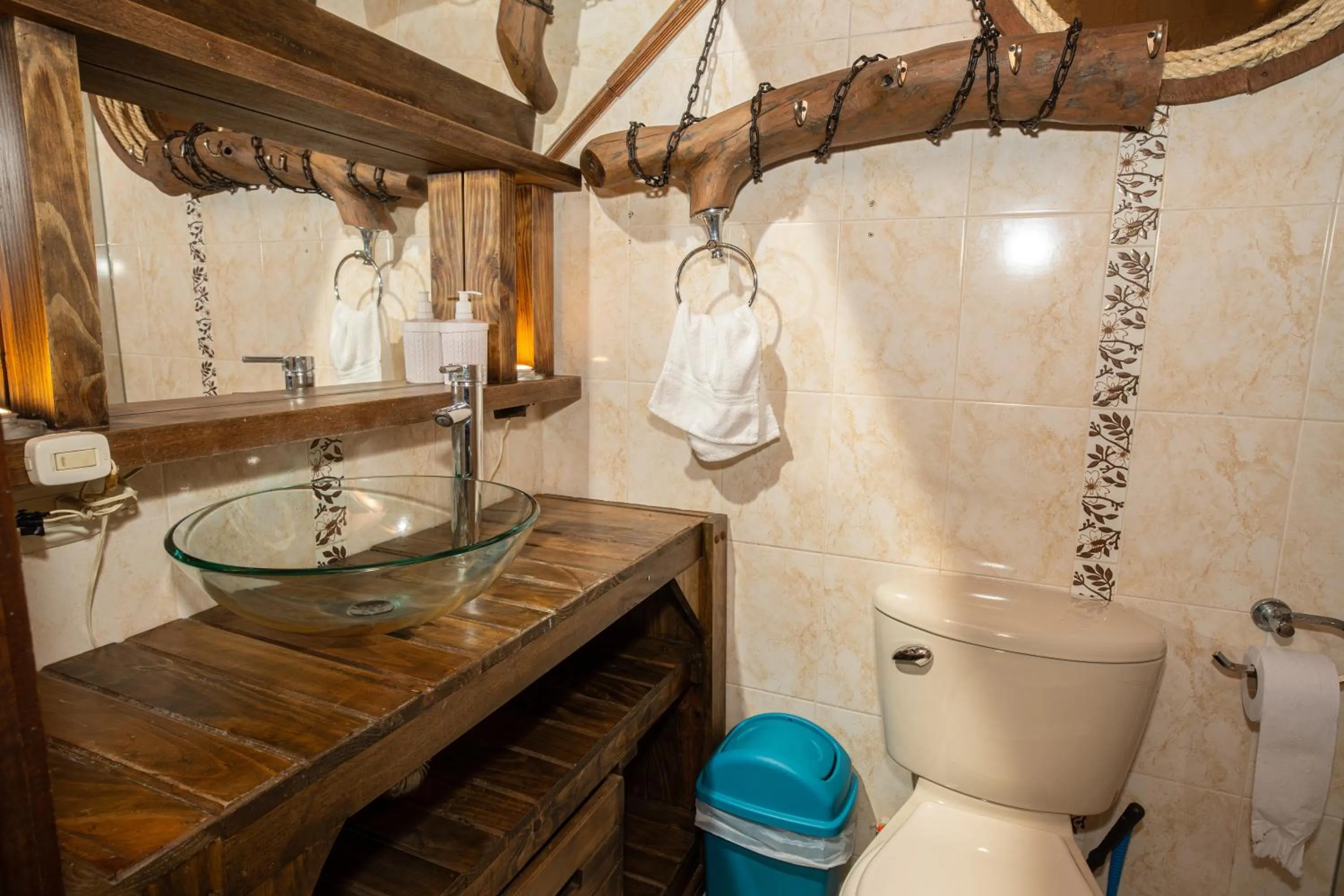 Toilet in Hotel Spa Bliss Guatape