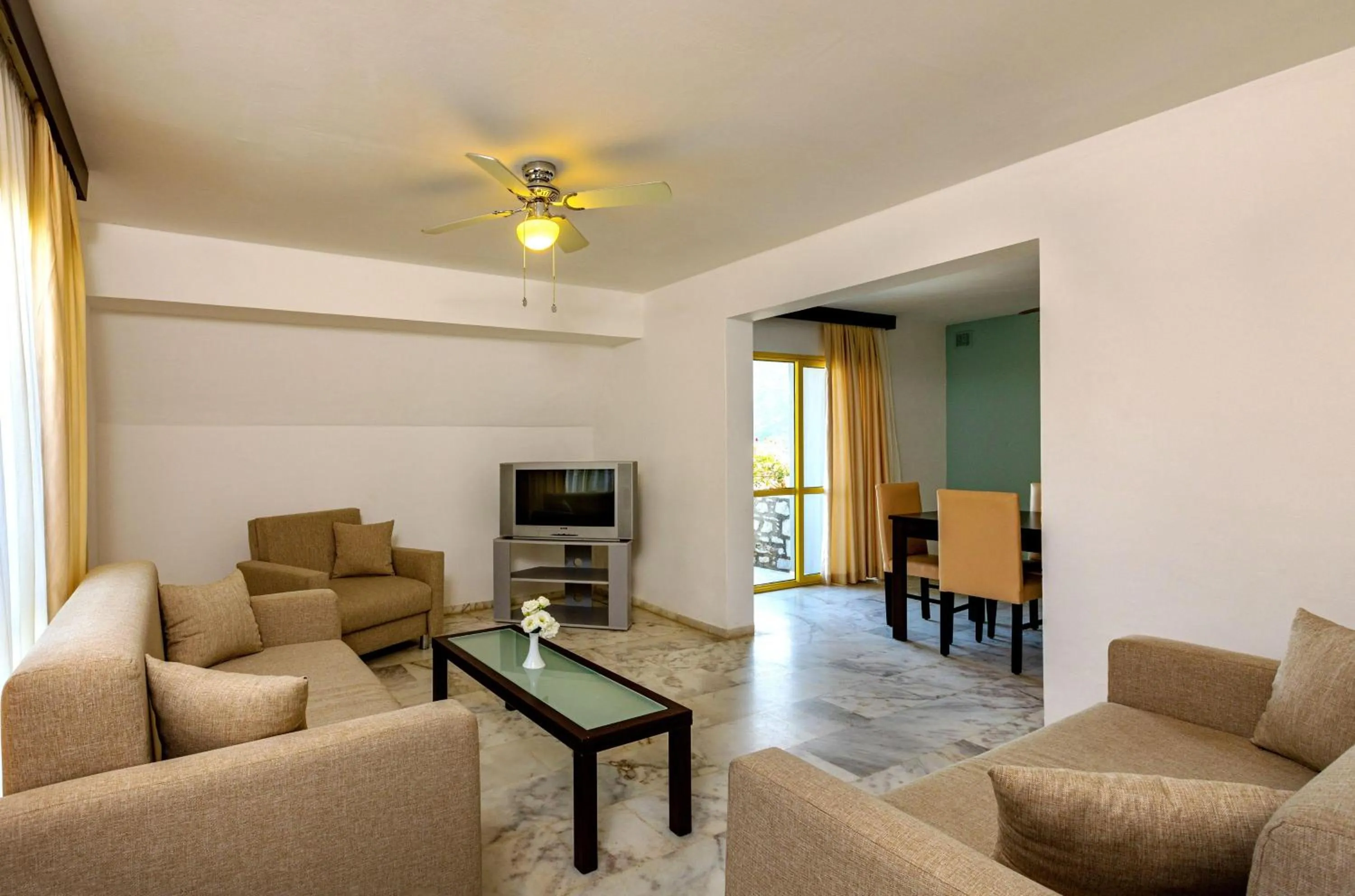 TV and multimedia in Loryma Resort Hotel