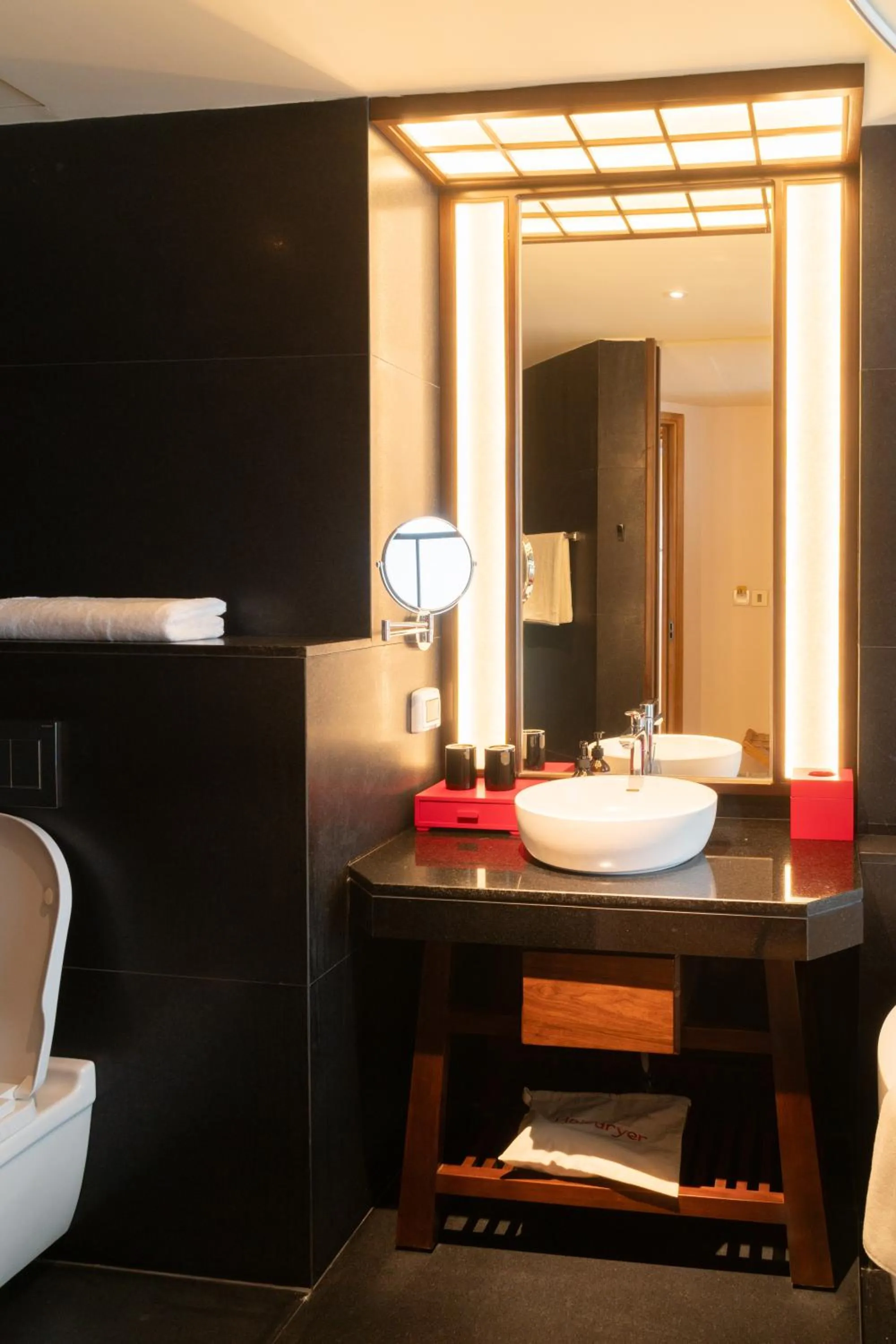 Toilet in Suzu Saigon - A Boutique Hotel