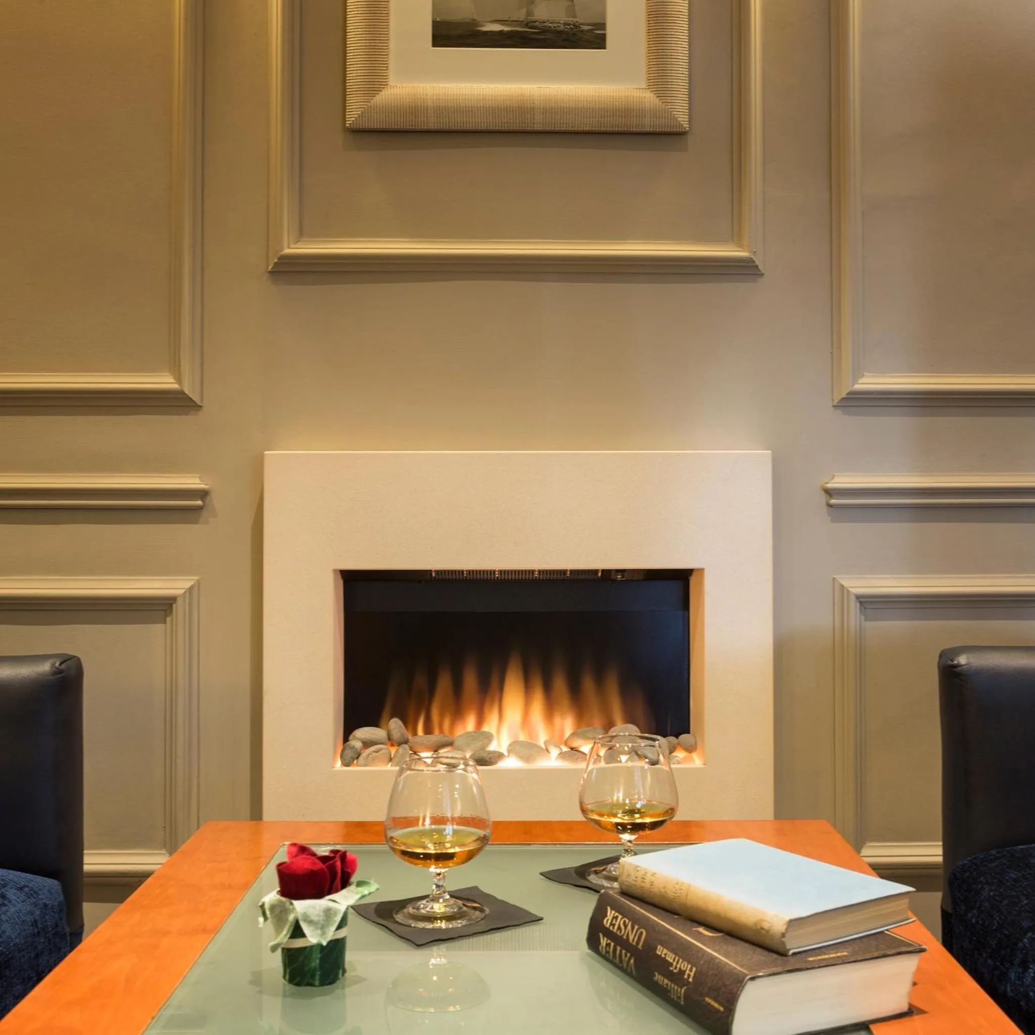 Lounge or bar in Somerville Hotel