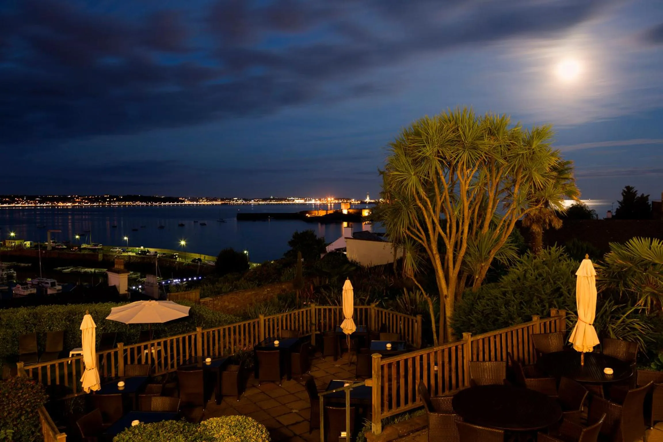 Night in Somerville Hotel