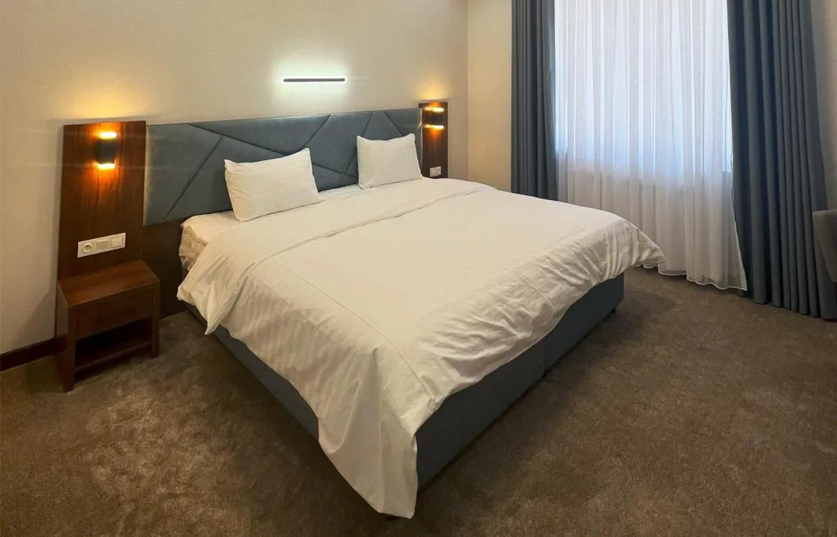 Bed in Reikartz Qarshi