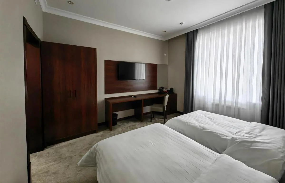 Bed in Reikartz Qarshi