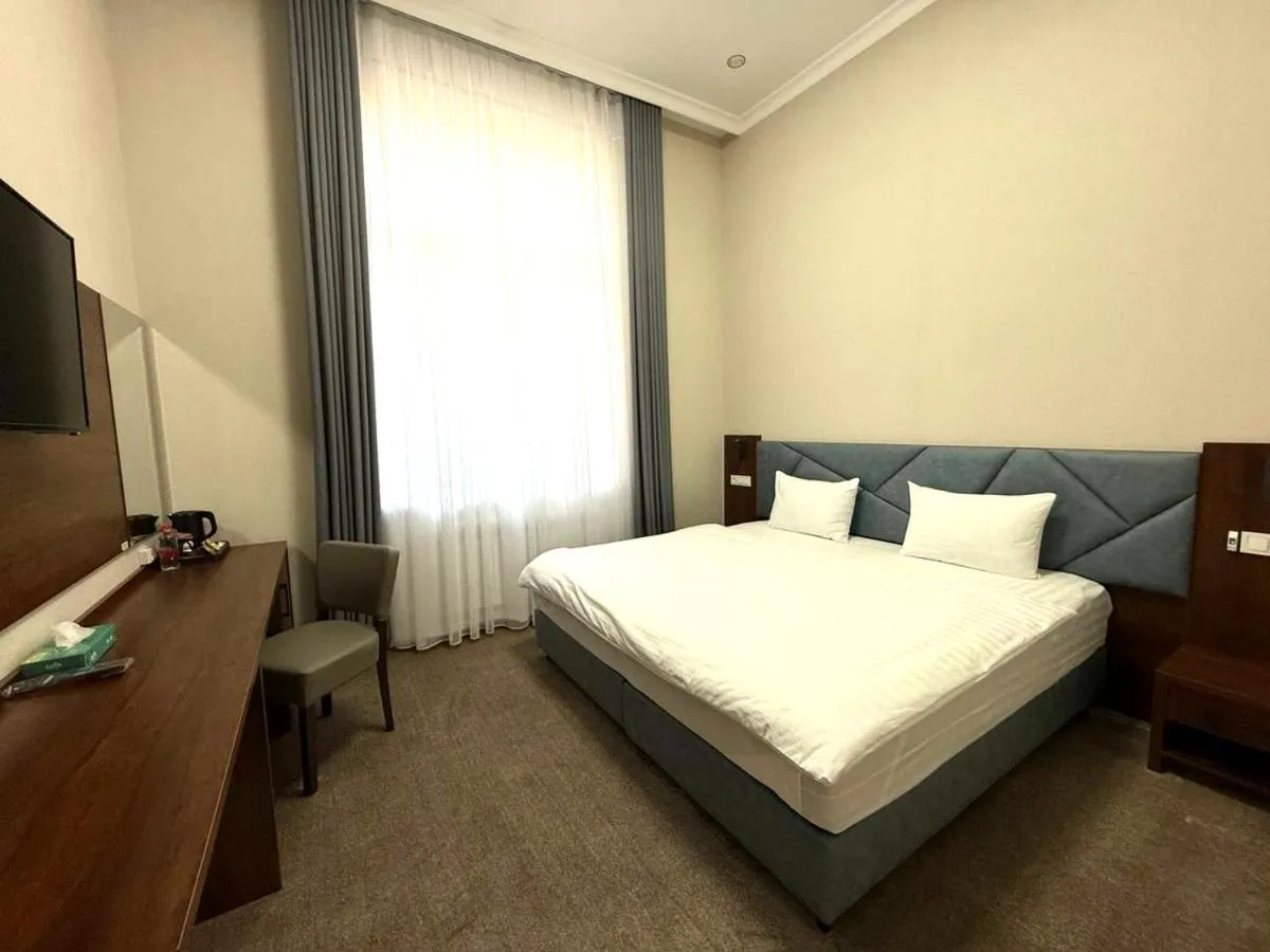 Bed in Reikartz Qarshi