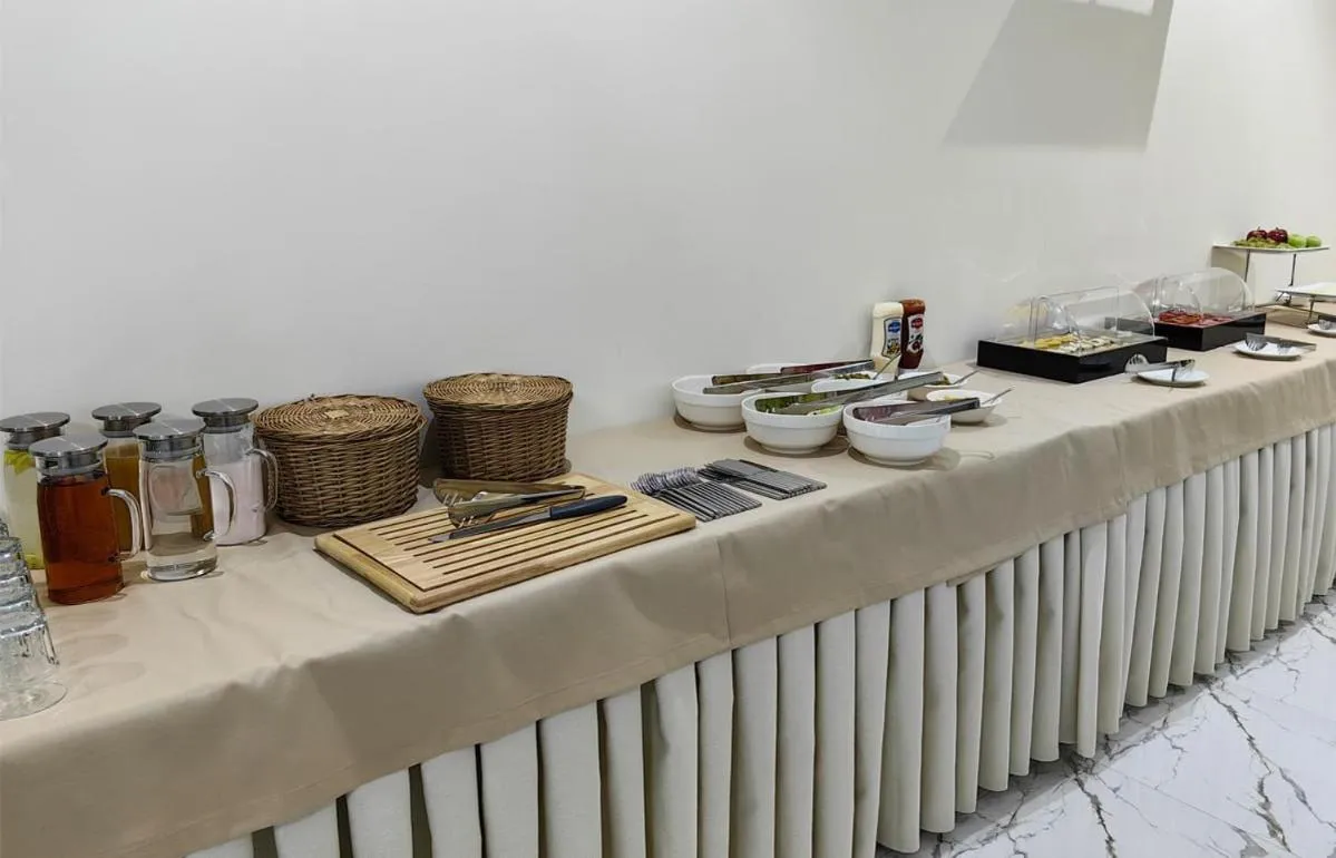 Restaurant/places to eat in Reikartz Qarshi