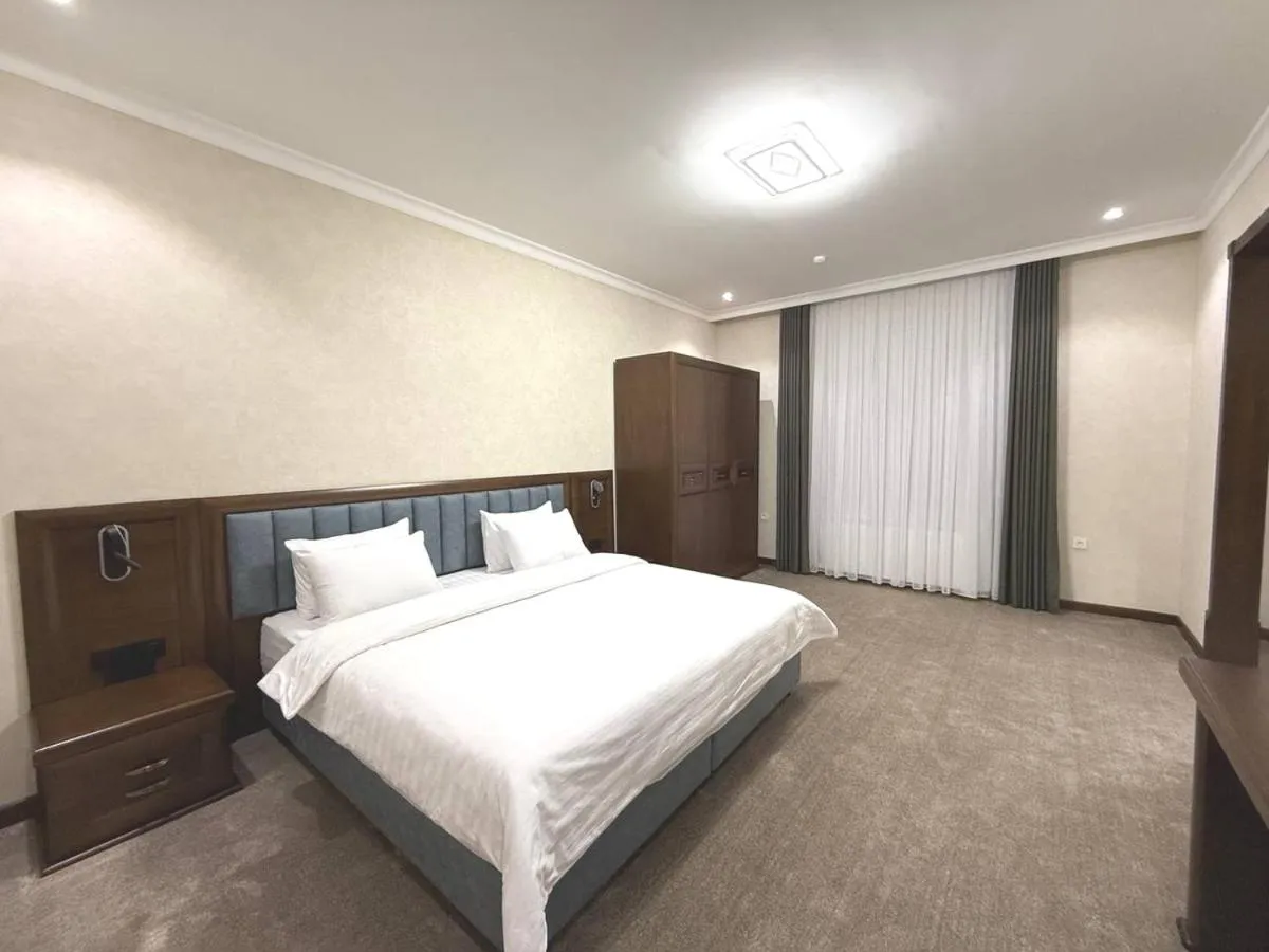 Bed in Reikartz Qarshi