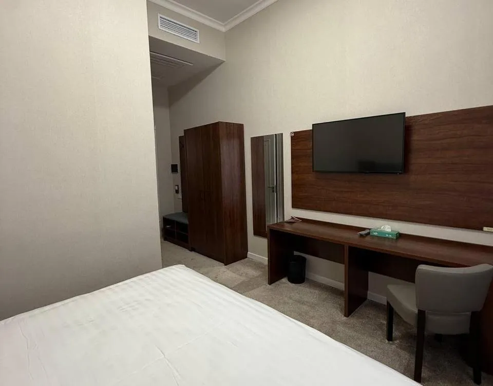 Bed in Reikartz Qarshi