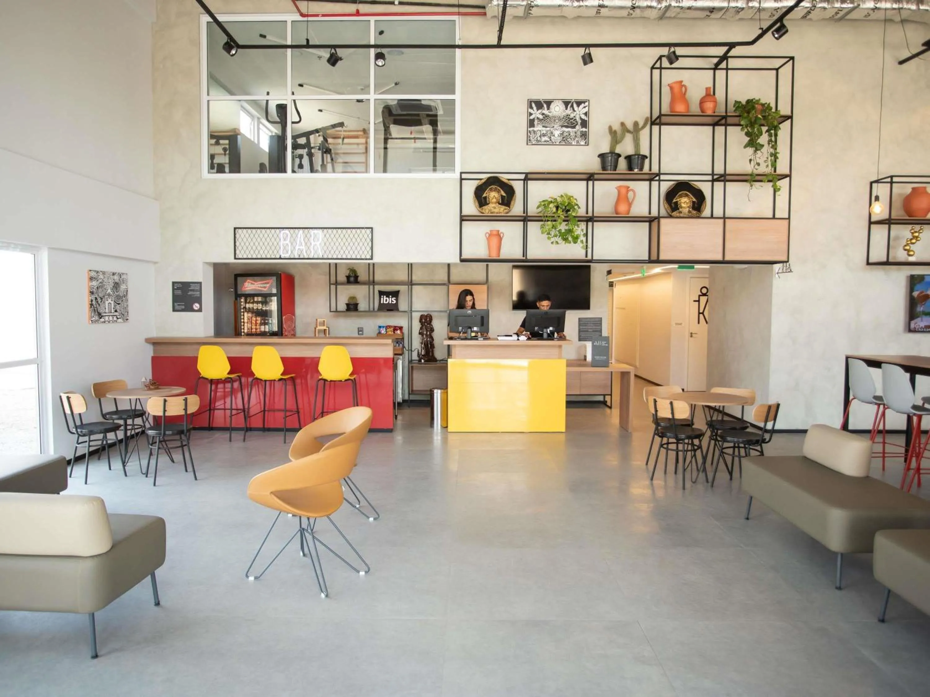 Lounge or bar in Ibis Serra Talhada