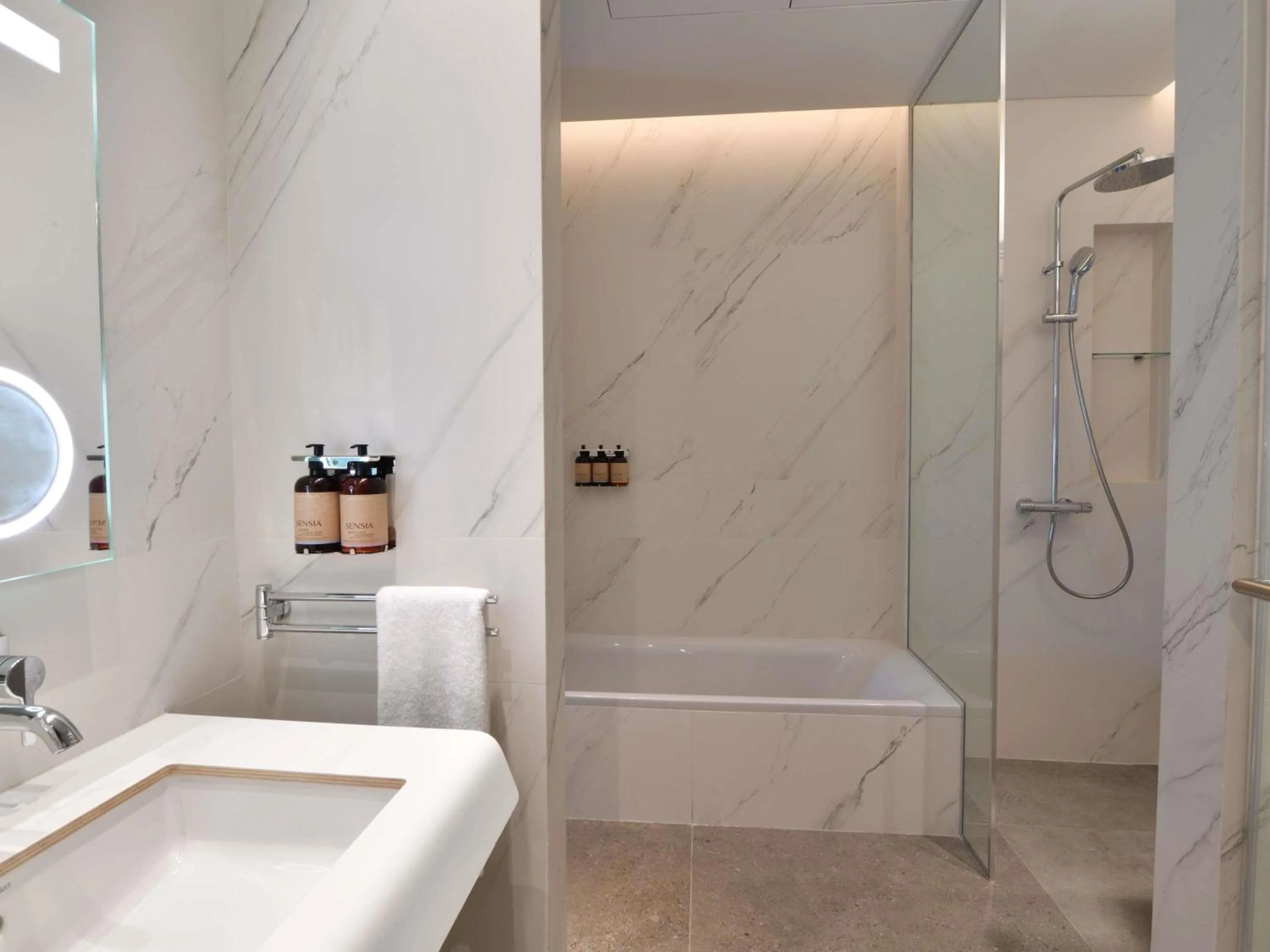 Bedroom in Novotel Abidjan Marcory