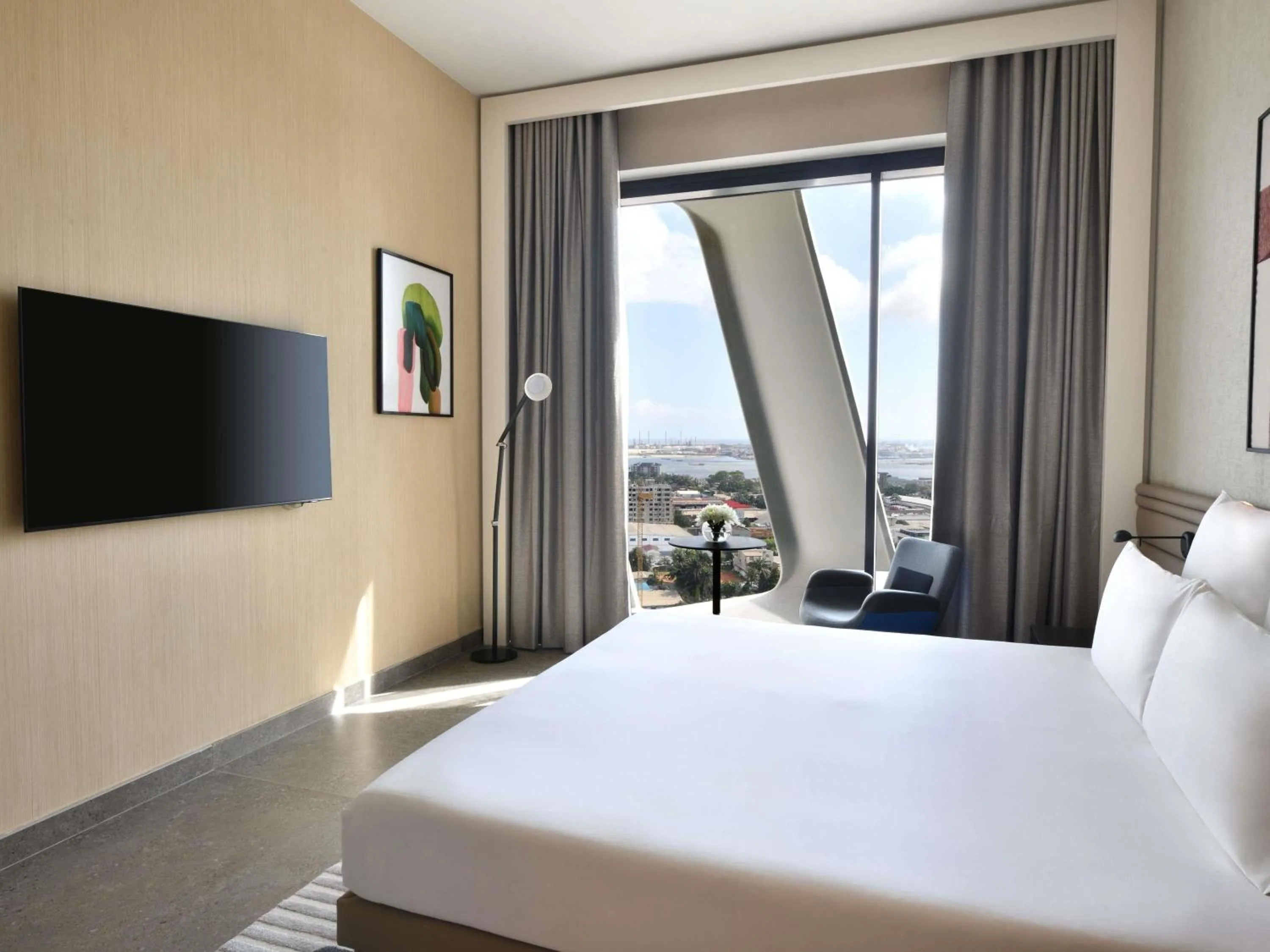 Bedroom, Bed in Novotel Abidjan Marcory