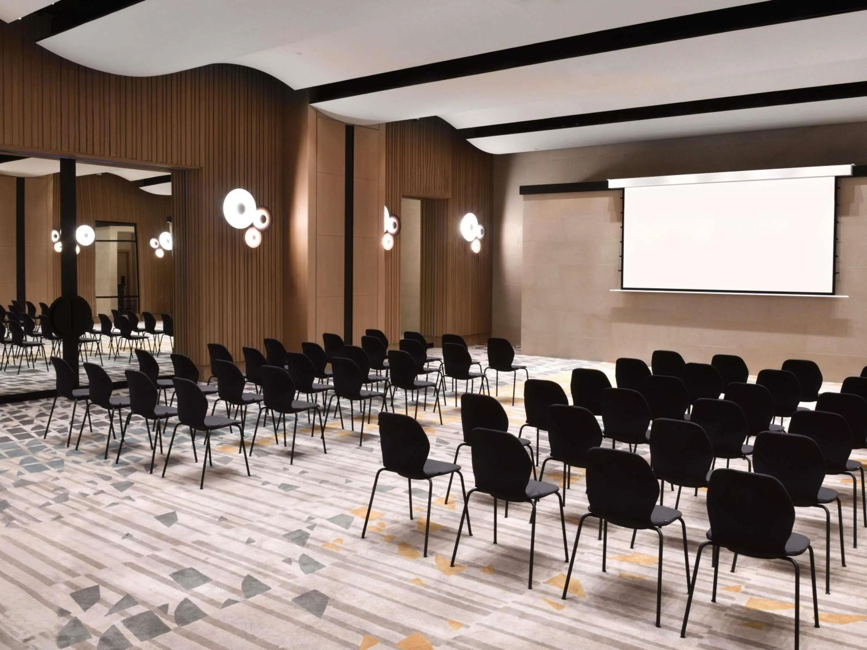 Meeting/conference room in Novotel Abidjan Marcory