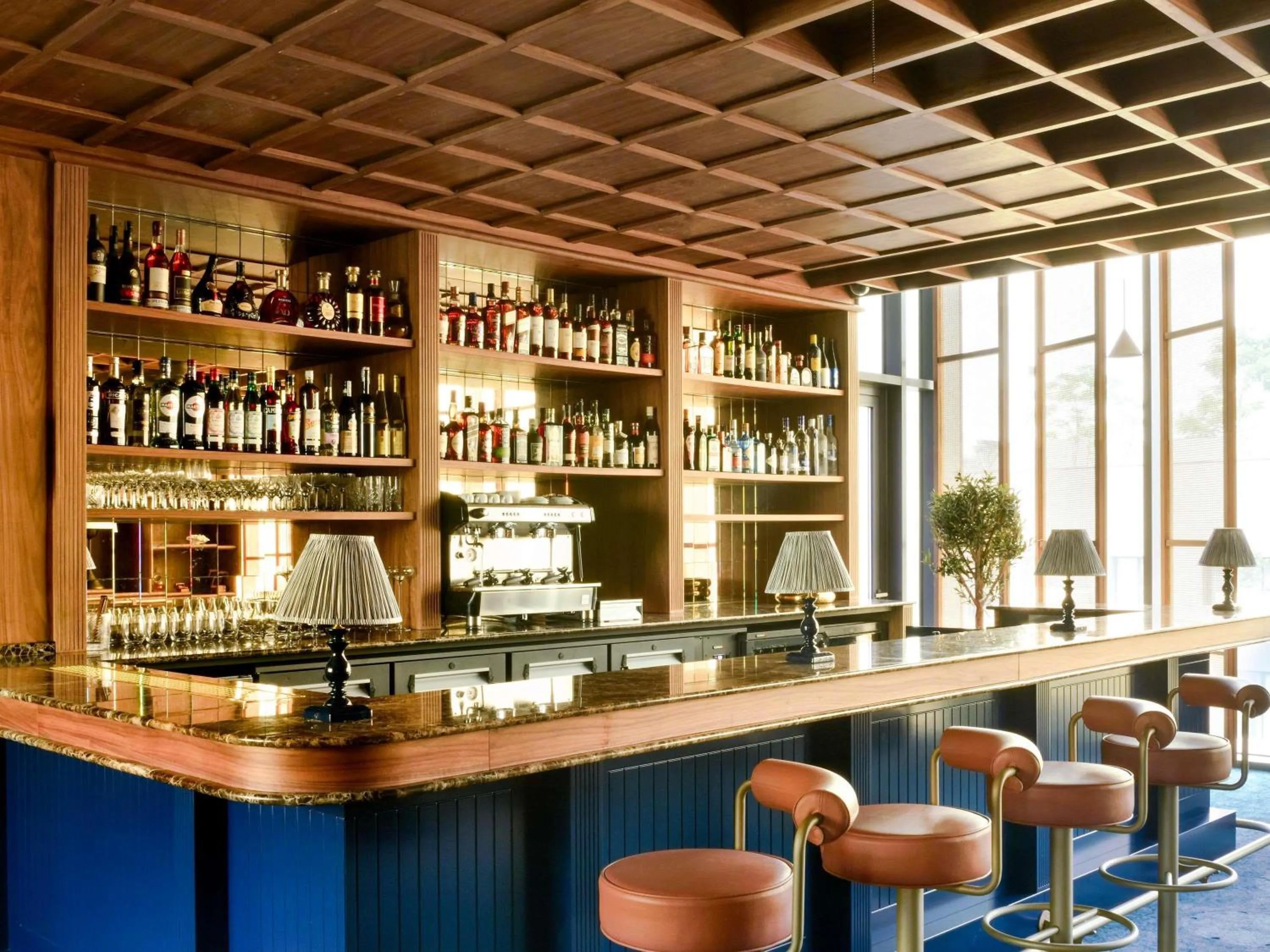 Lounge or bar in Novotel Abidjan Marcory