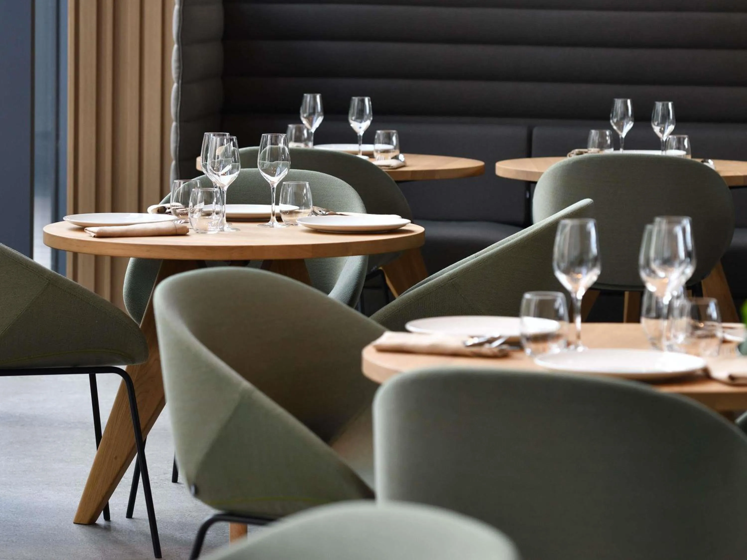 Lounge or bar in Novotel Abidjan Marcory