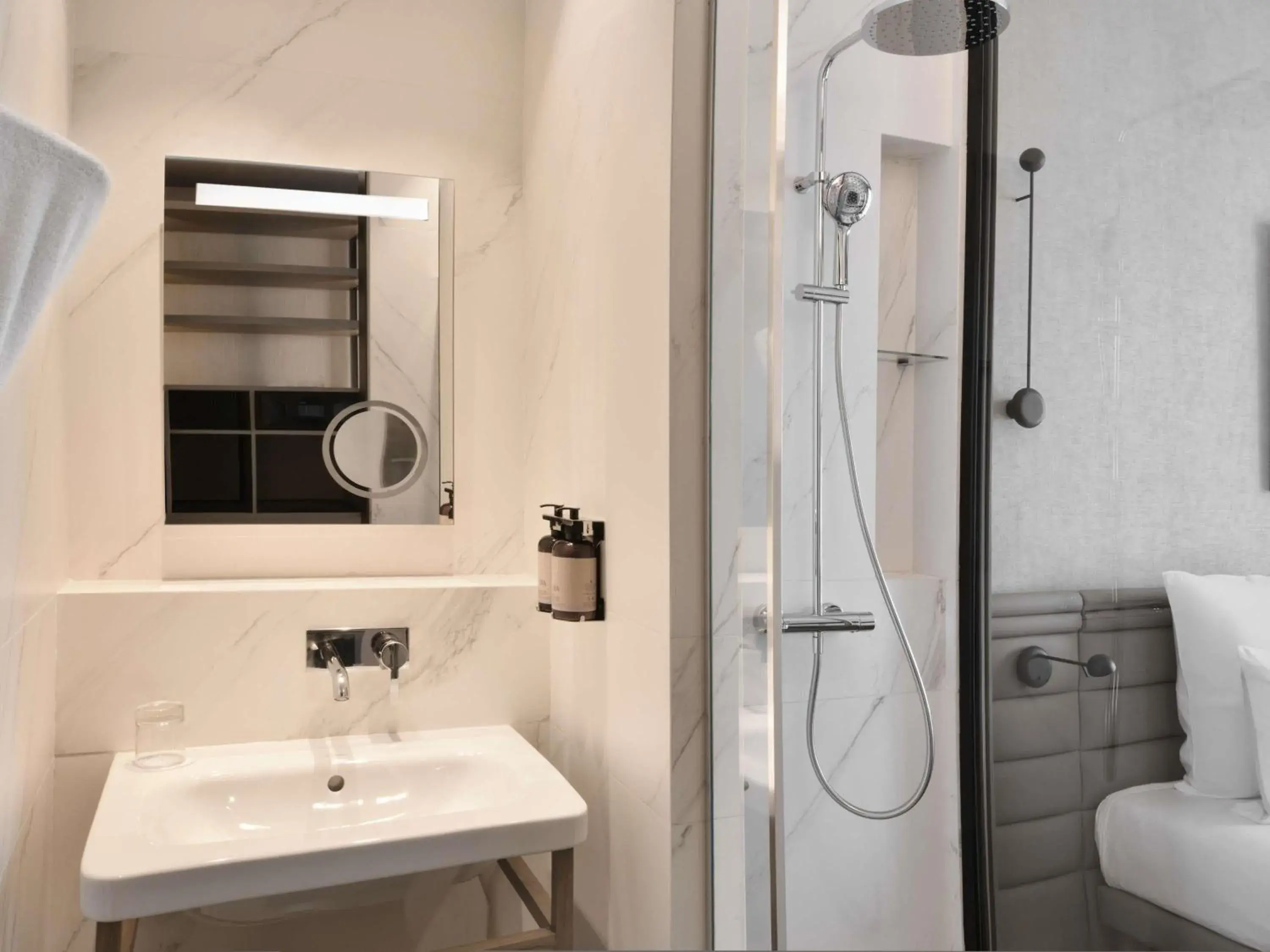 Superior King Room in Novotel Abidjan Marcory Superior King Room in Novotel Abidjan Marcory