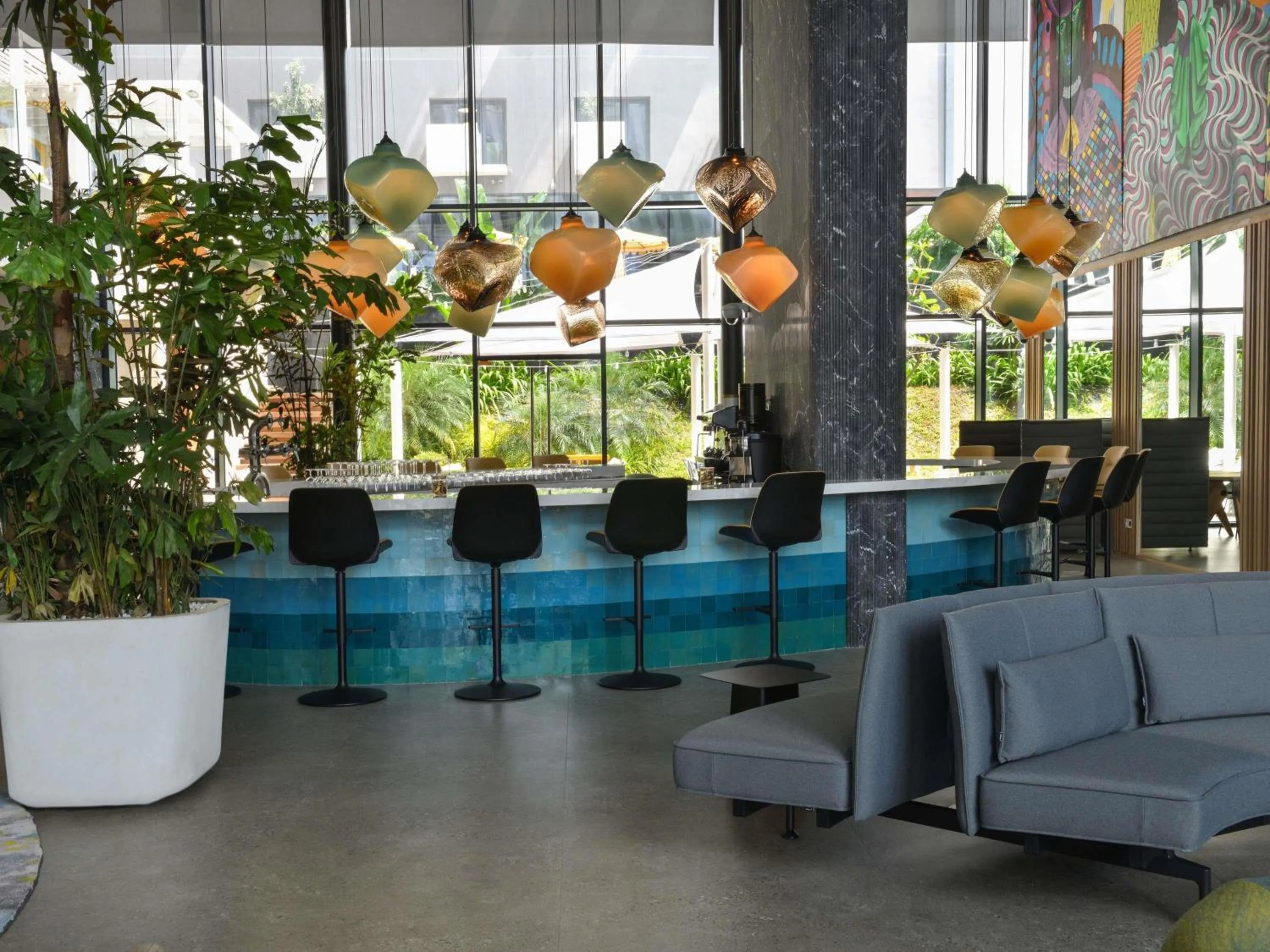 Lounge or bar in Novotel Abidjan Marcory