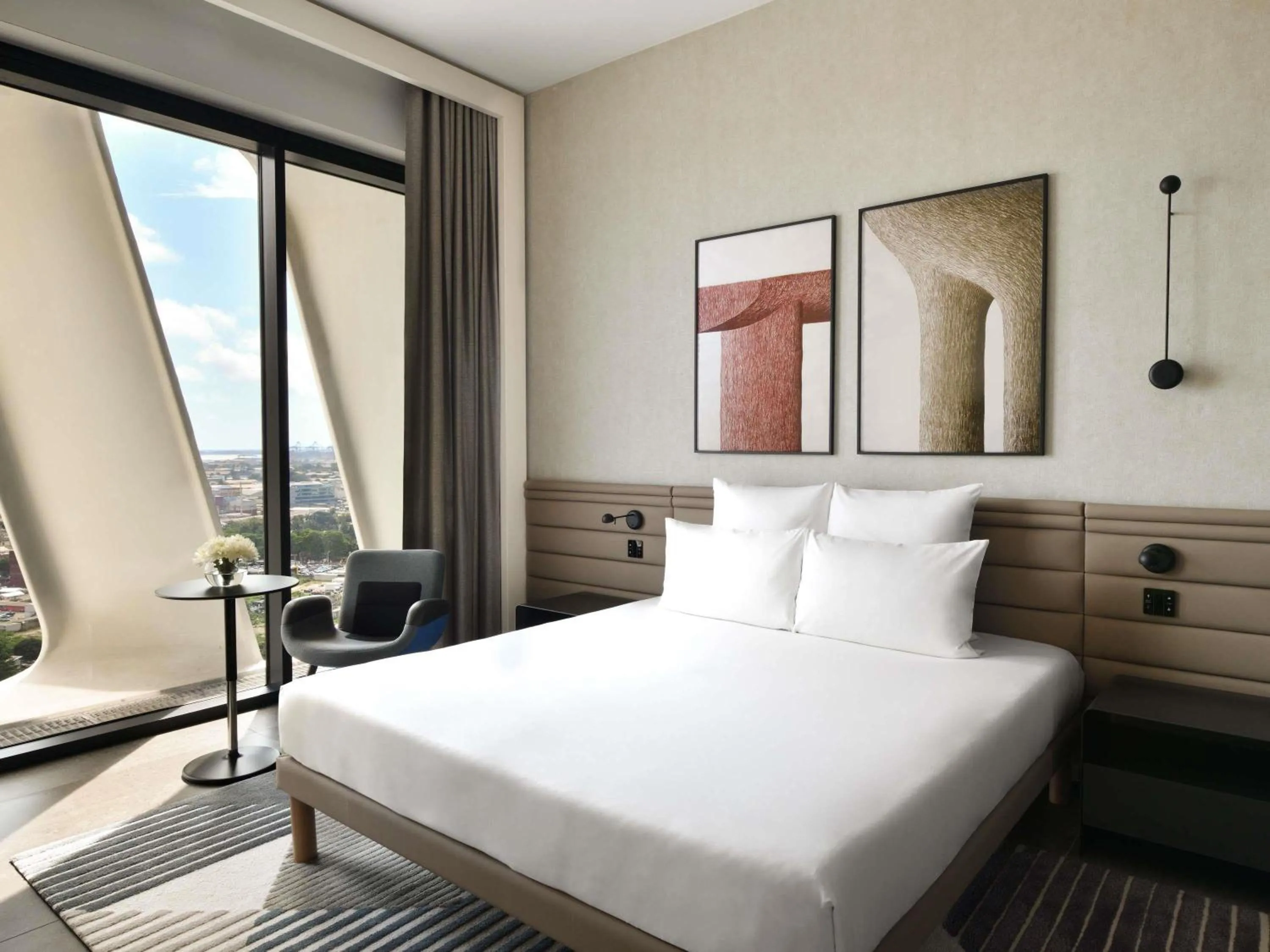 Bedroom, Bed in Novotel Abidjan Marcory