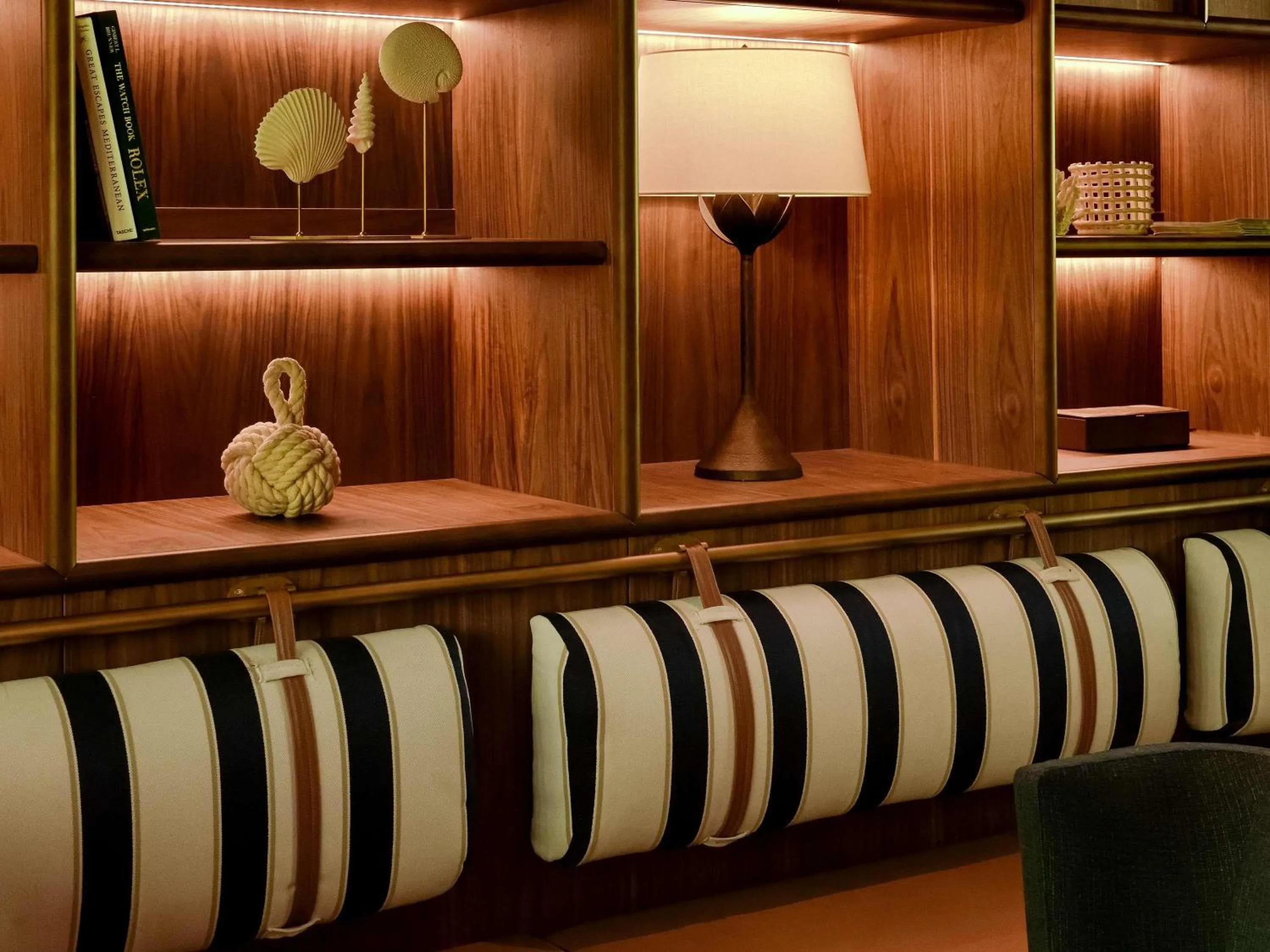 Lounge or bar in Novotel Abidjan Marcory