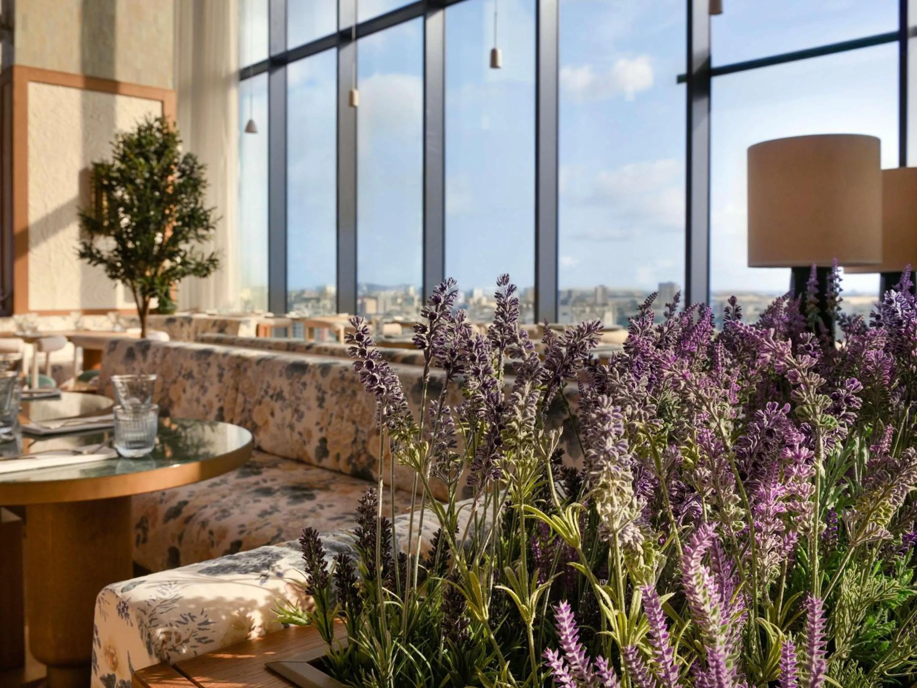 Restaurant/places to eat in Novotel Abidjan Marcory