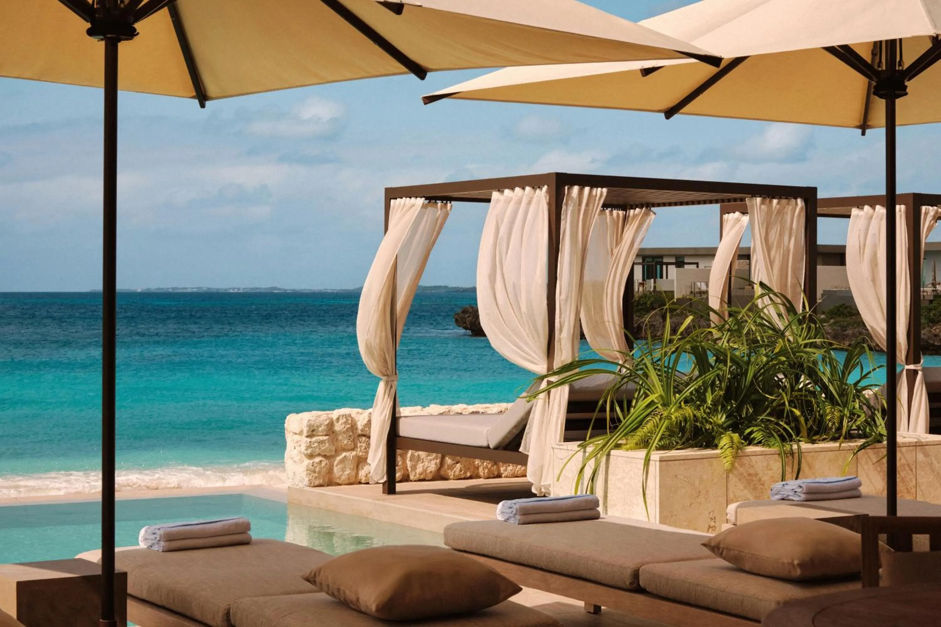 Swimming pool in Rosewood Miyakojima