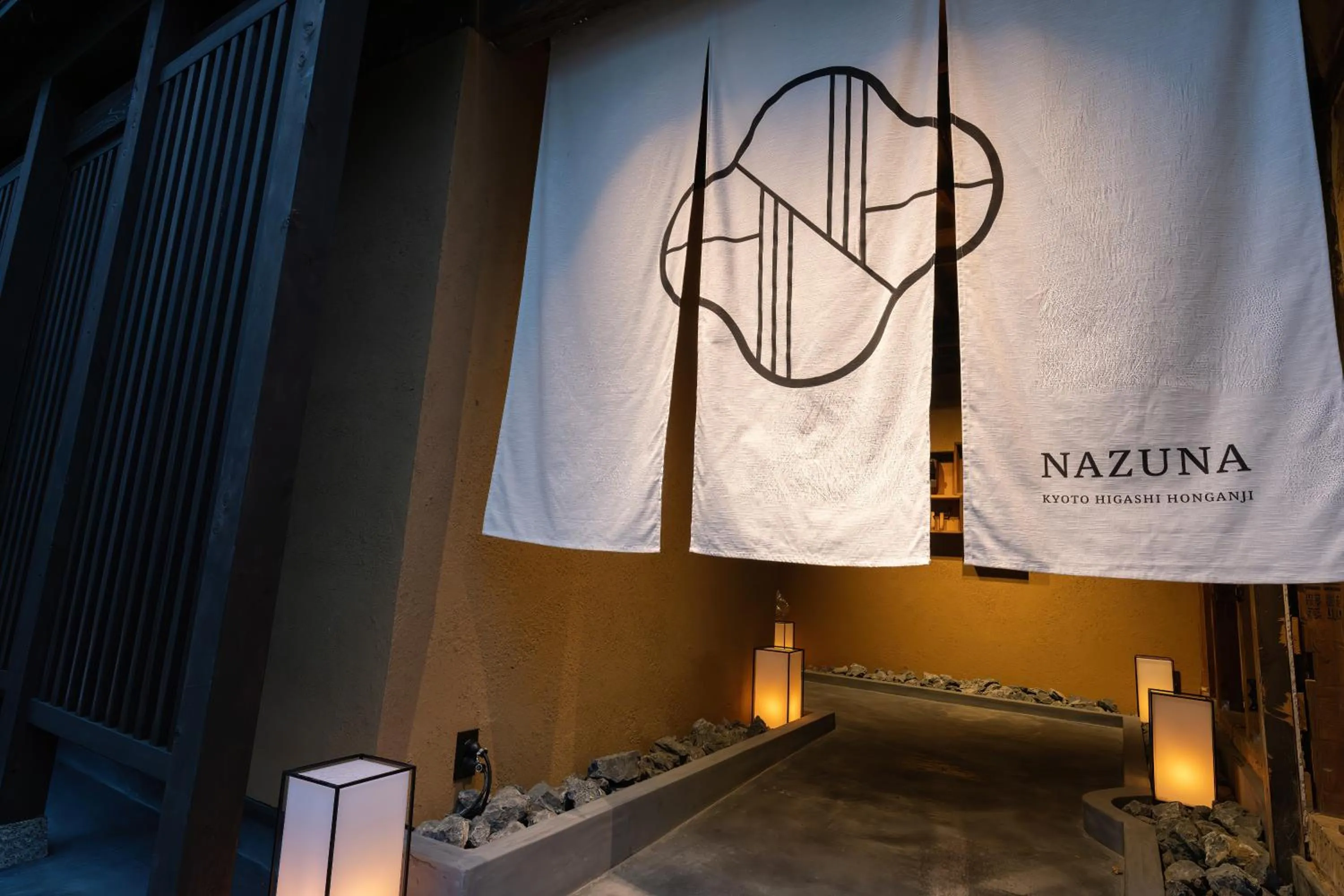 Property building in Nazuna Kyoto Higashi Honganji