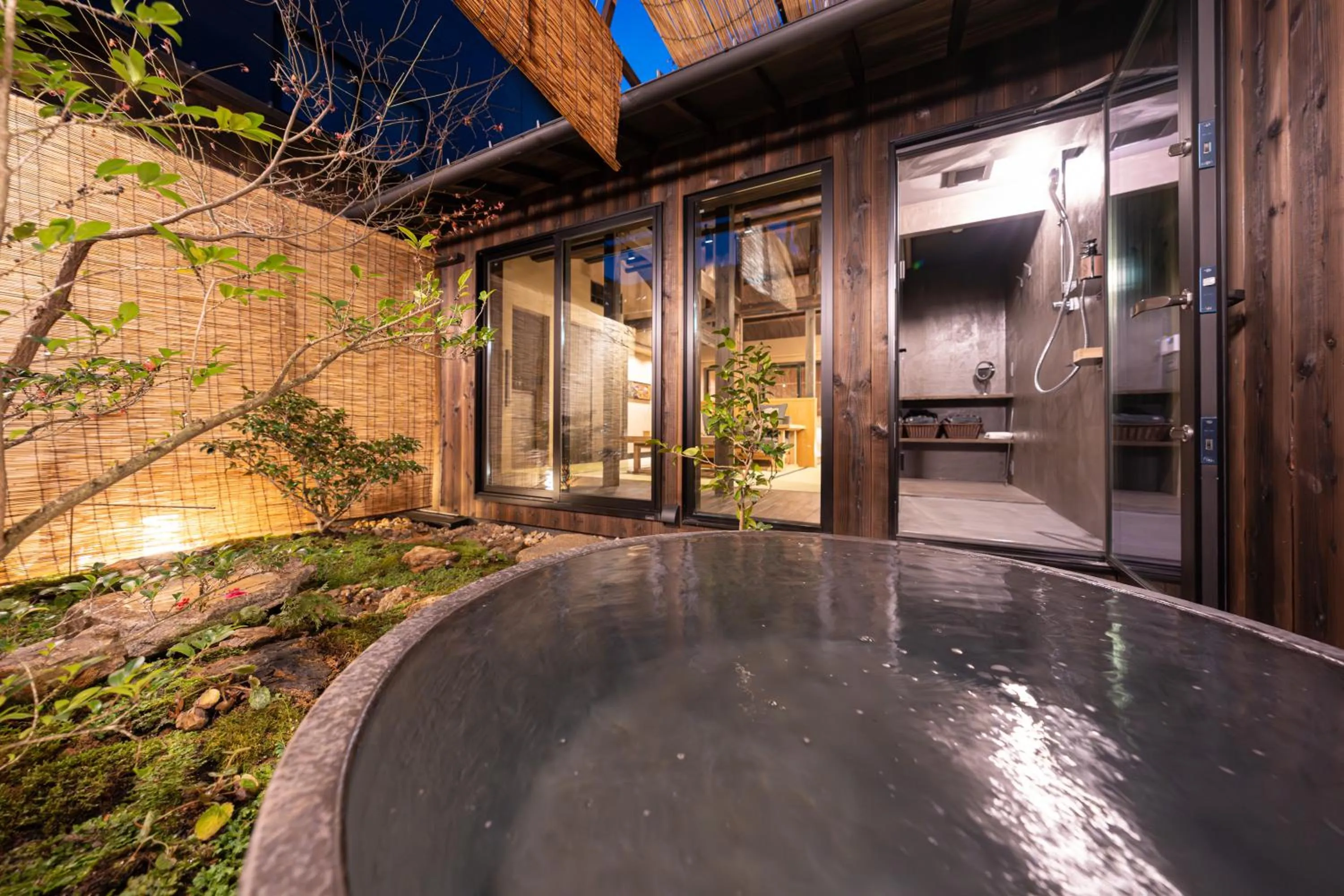 Open Air Bath in Nazuna Kyoto Higashi Honganji