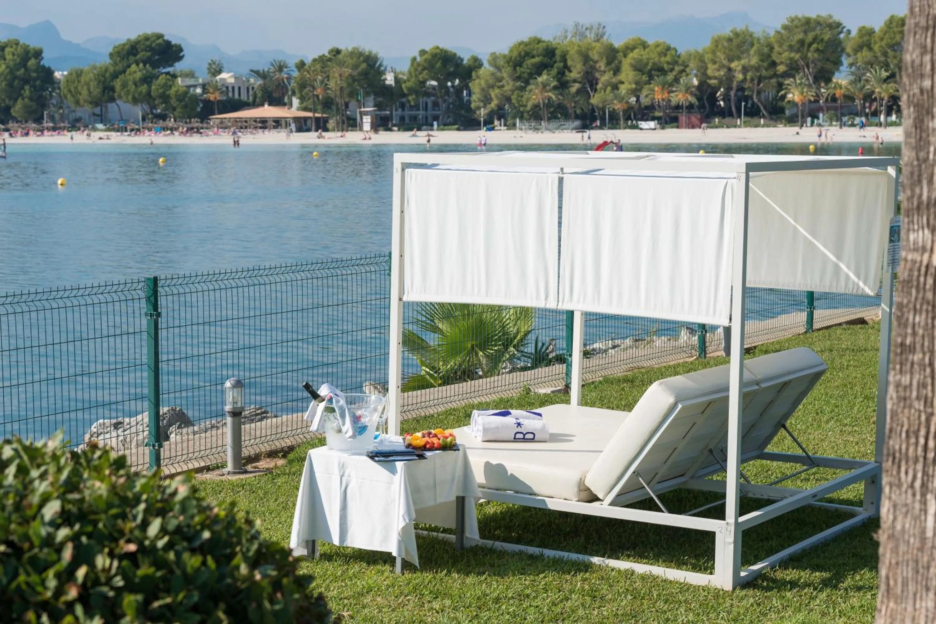 Garden in Botel Alcudiamar - Alojamiento para Navegantes