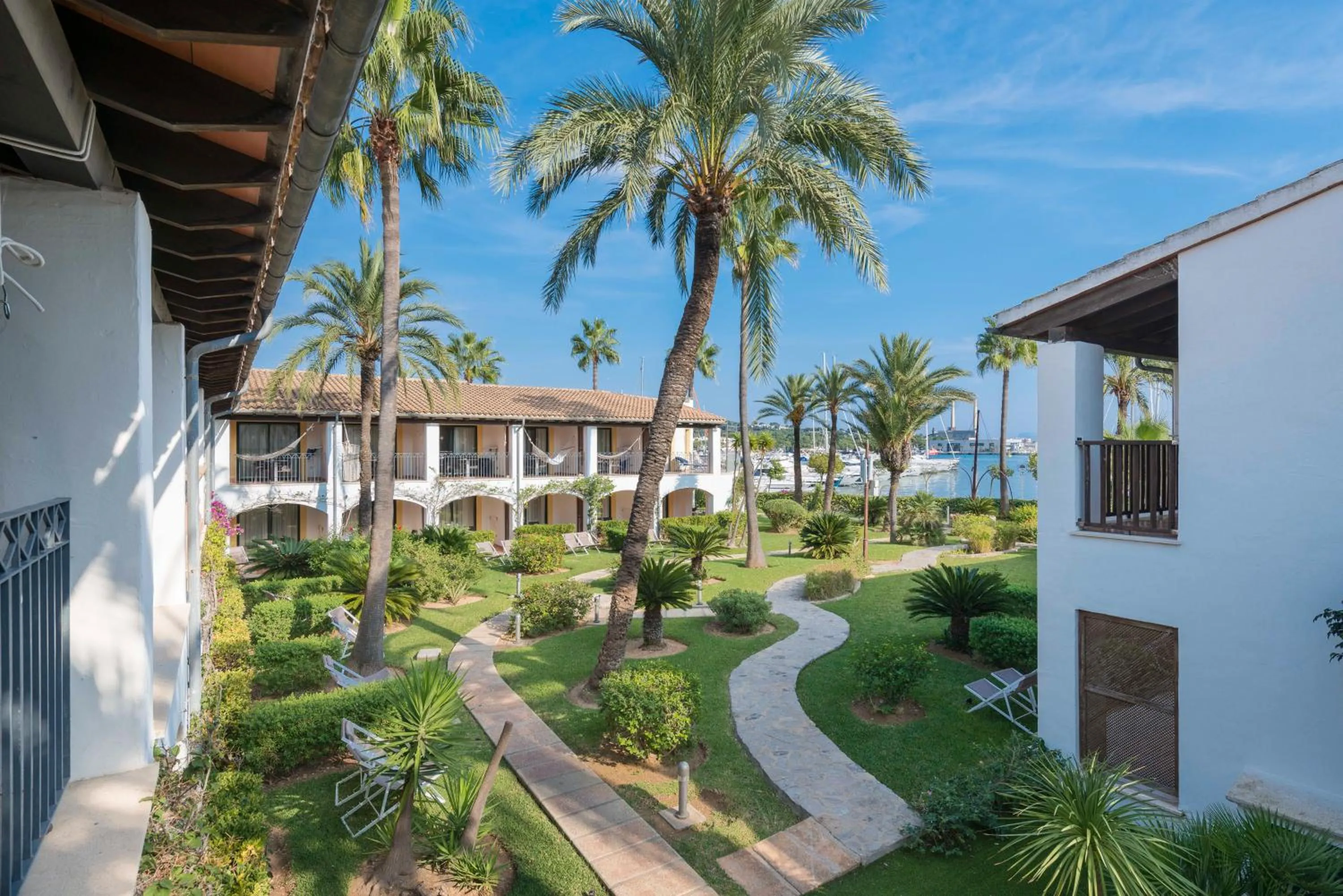 Garden in Botel Alcudiamar - Alojamiento para Navegantes