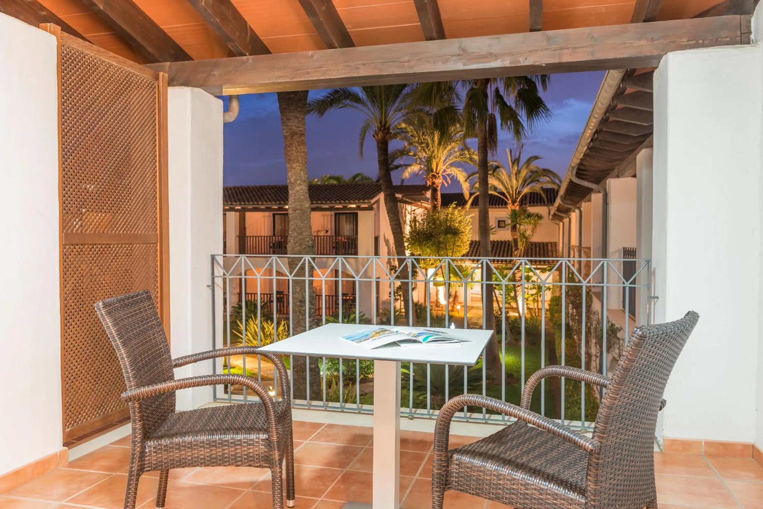 Garden view in Botel Alcudiamar - Alojamiento para Navegantes