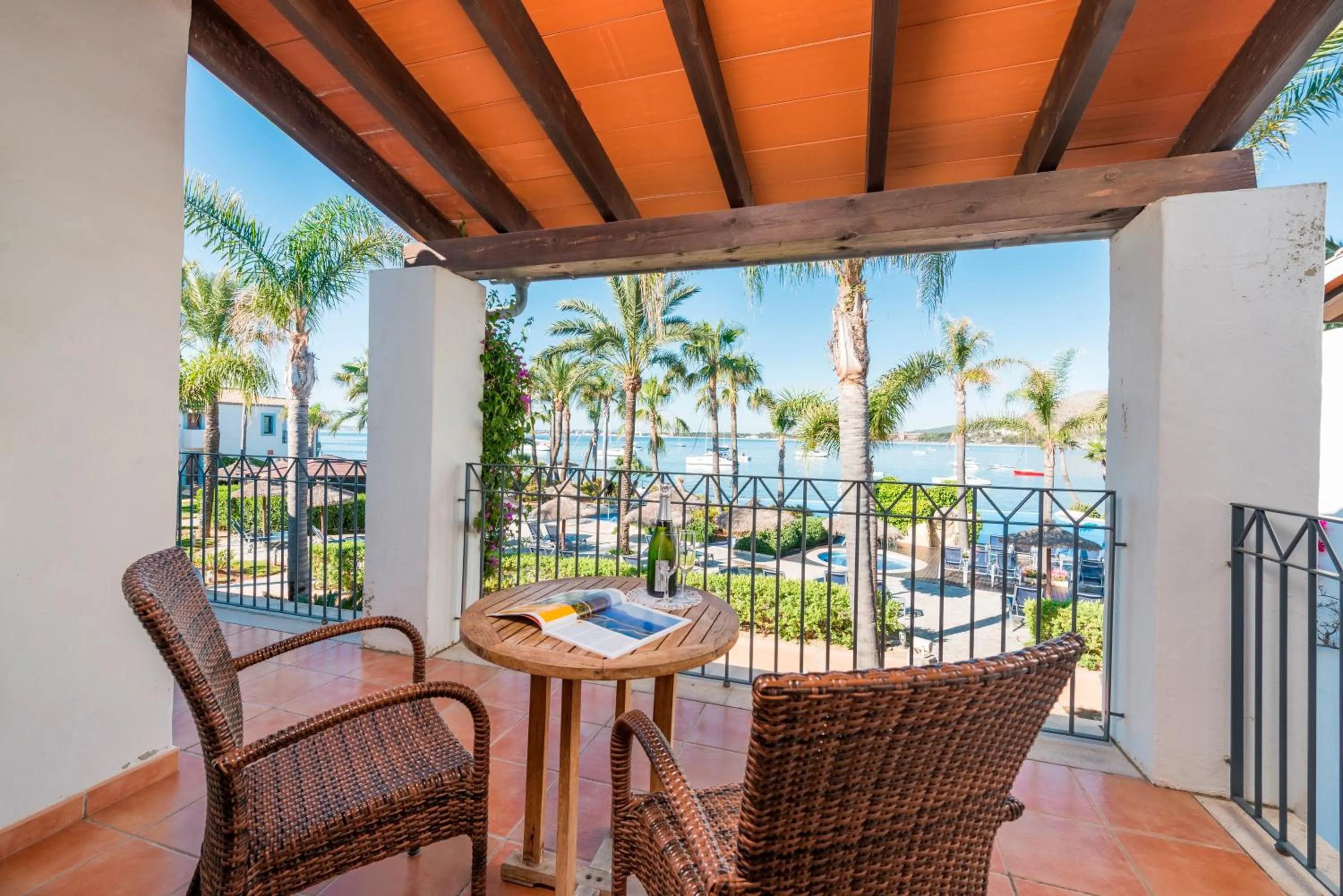 Balcony/Terrace in Botel Alcudiamar - Alojamiento para Navegantes