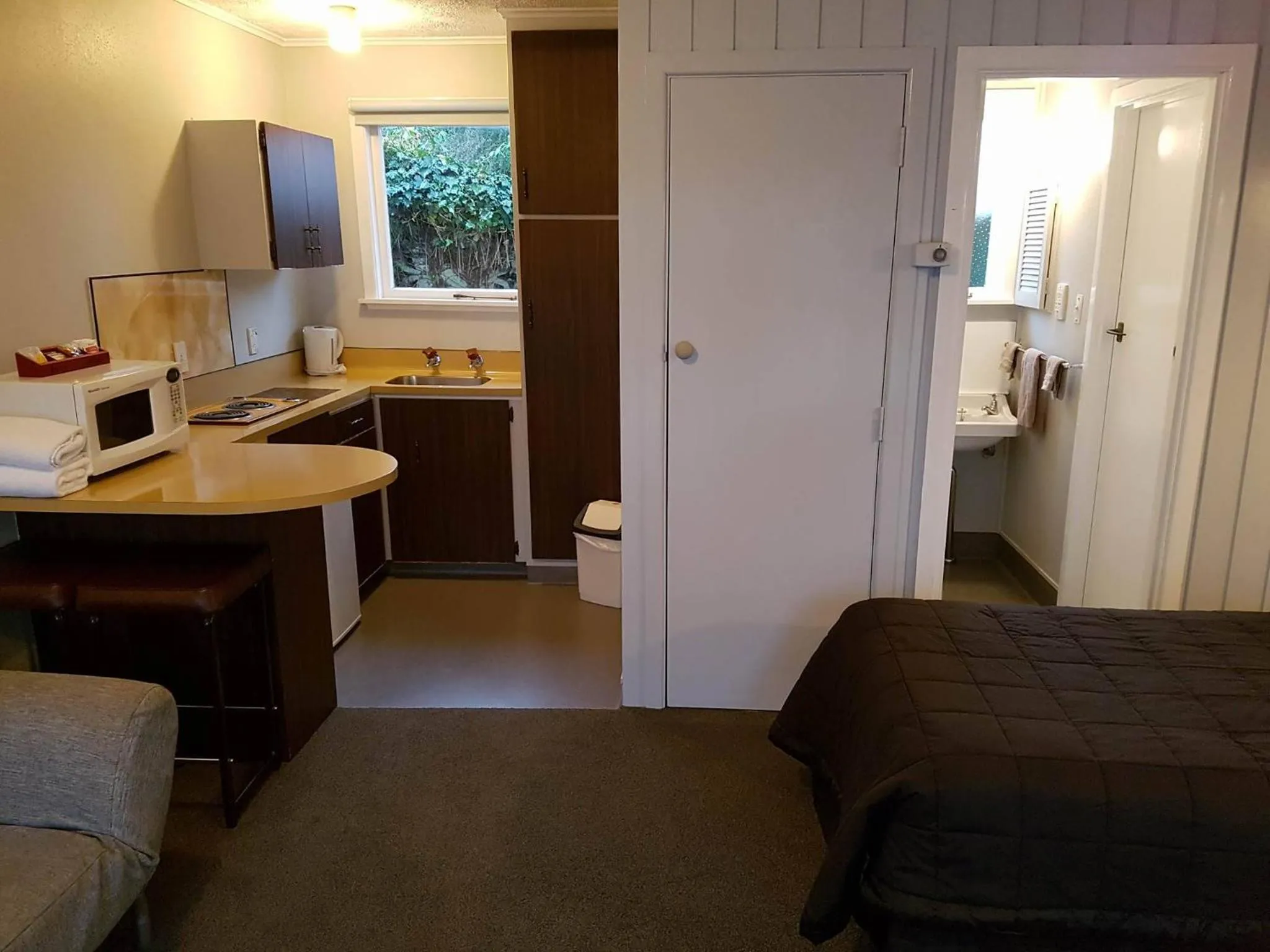 Day in Camberley Court Motel