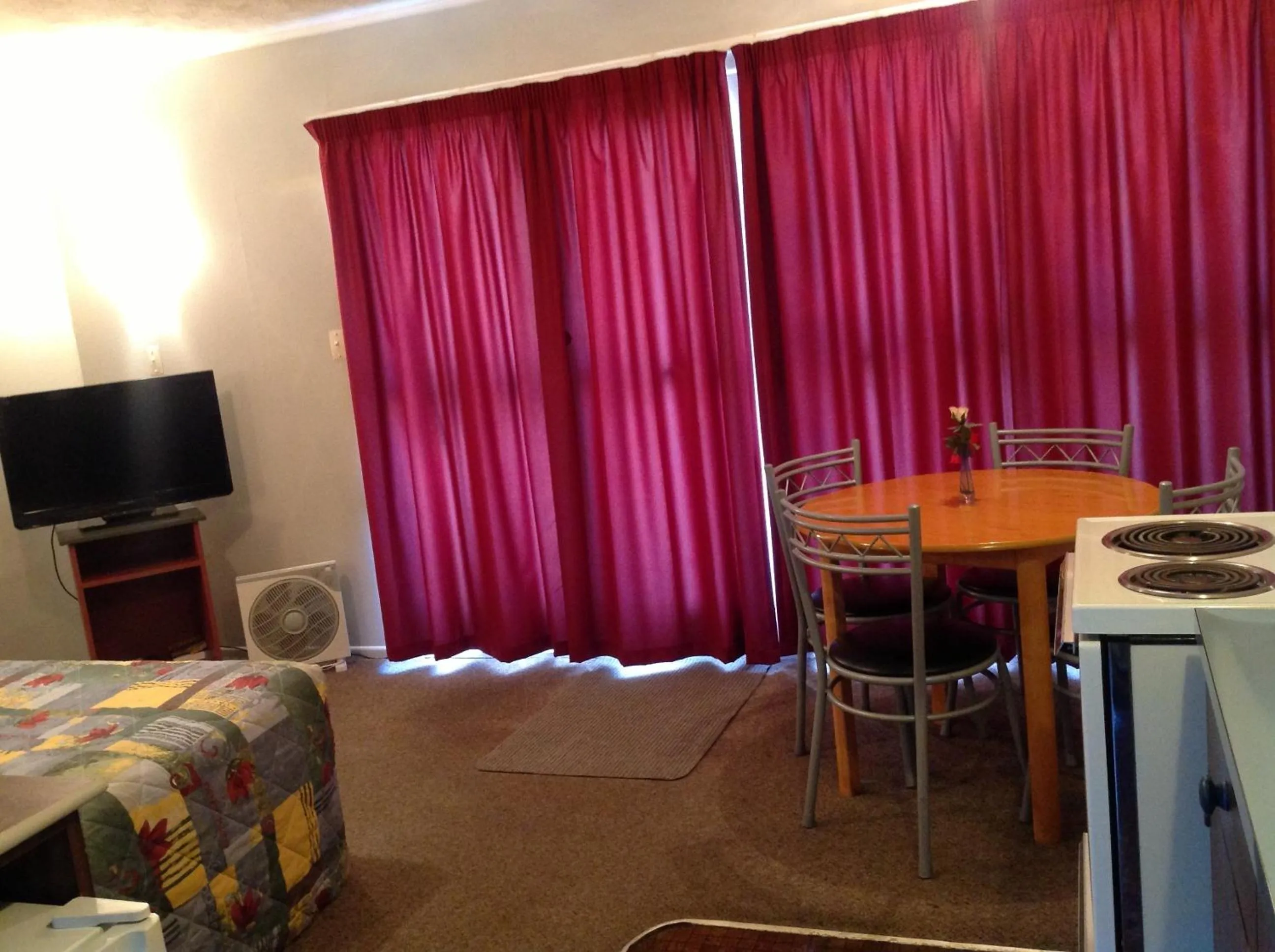 Dining area in Camberley Court Motel