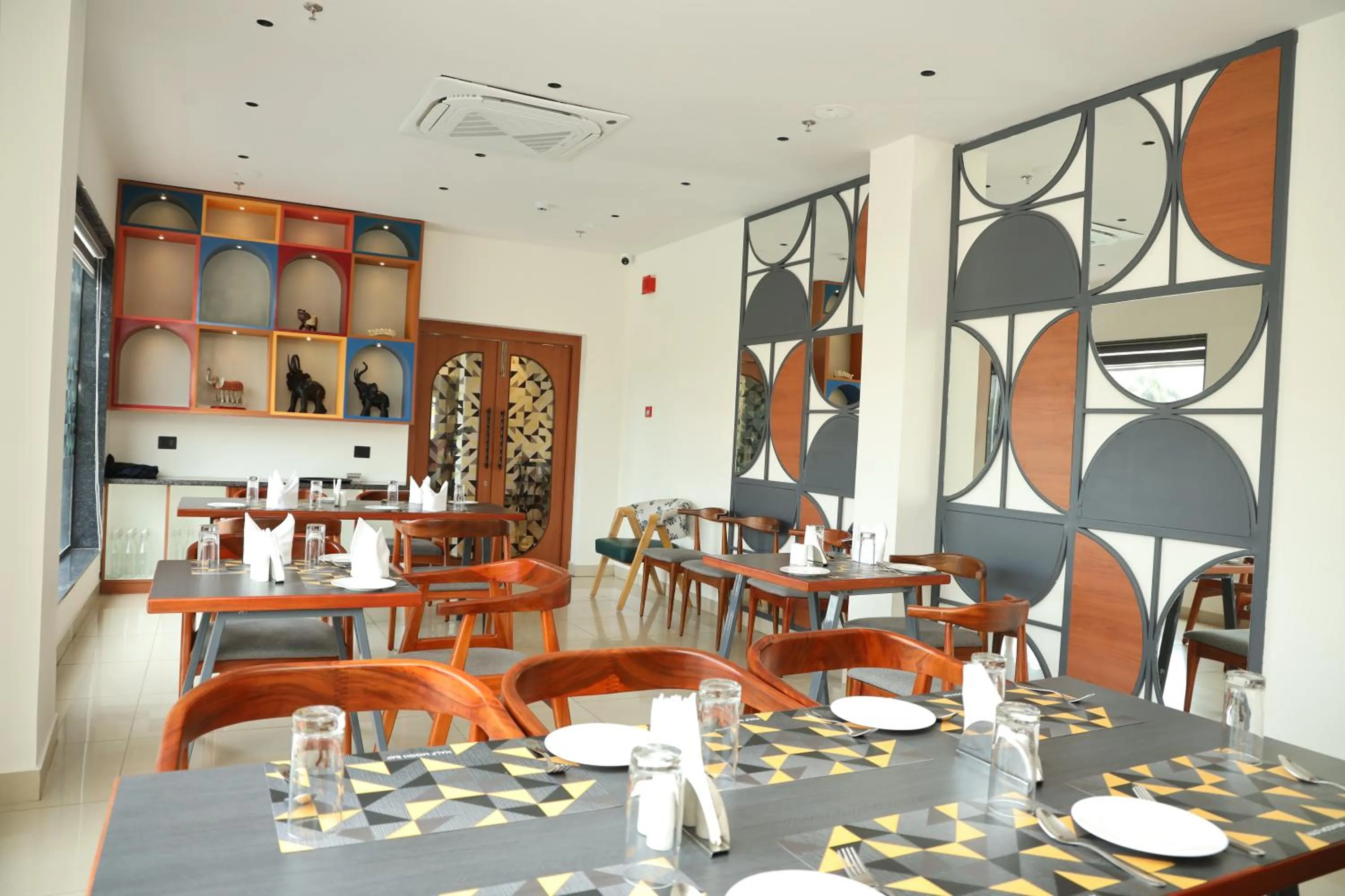 Restaurant/places to eat in The Citi Residenci Hotel, Banskopa