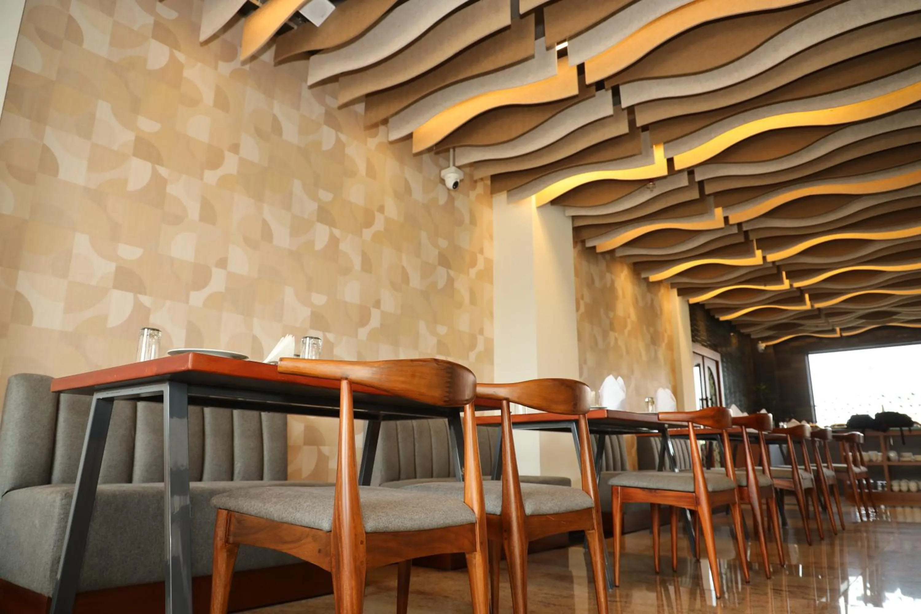 Restaurant/places to eat in The Citi Residenci Hotel, Banskopa