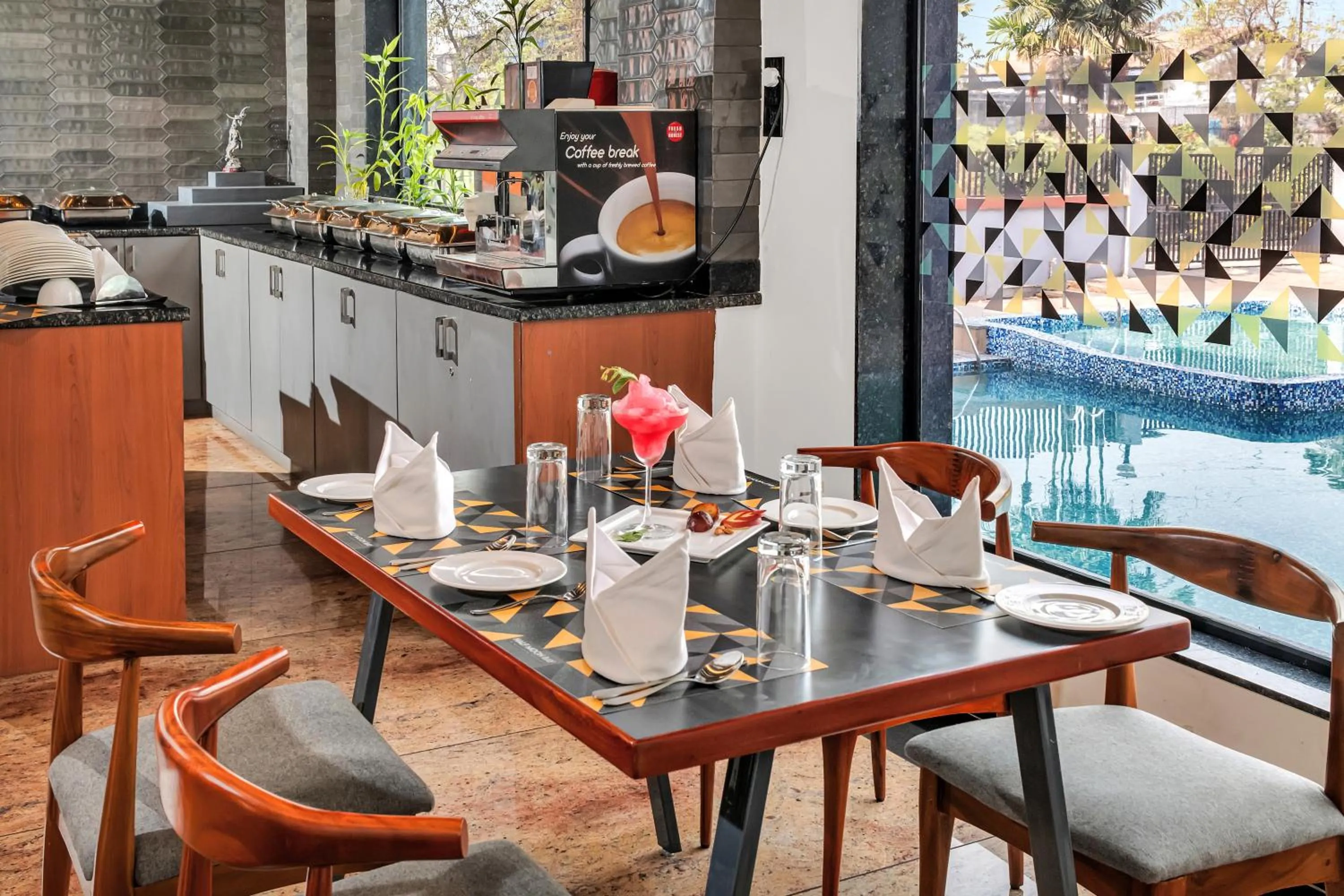 Restaurant/places to eat in The Citi Residenci Hotel, Banskopa